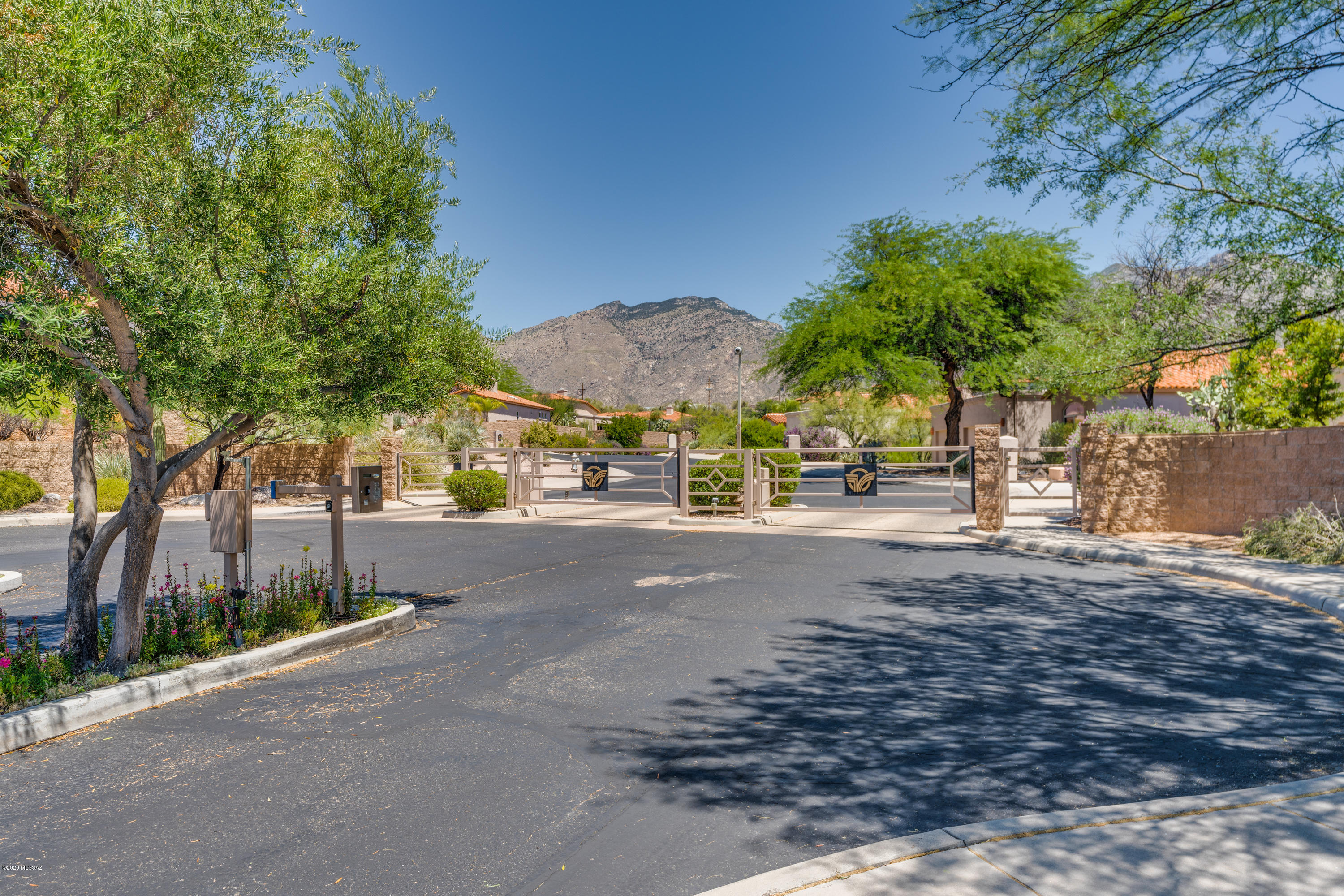 5747 N Placita Paisaje