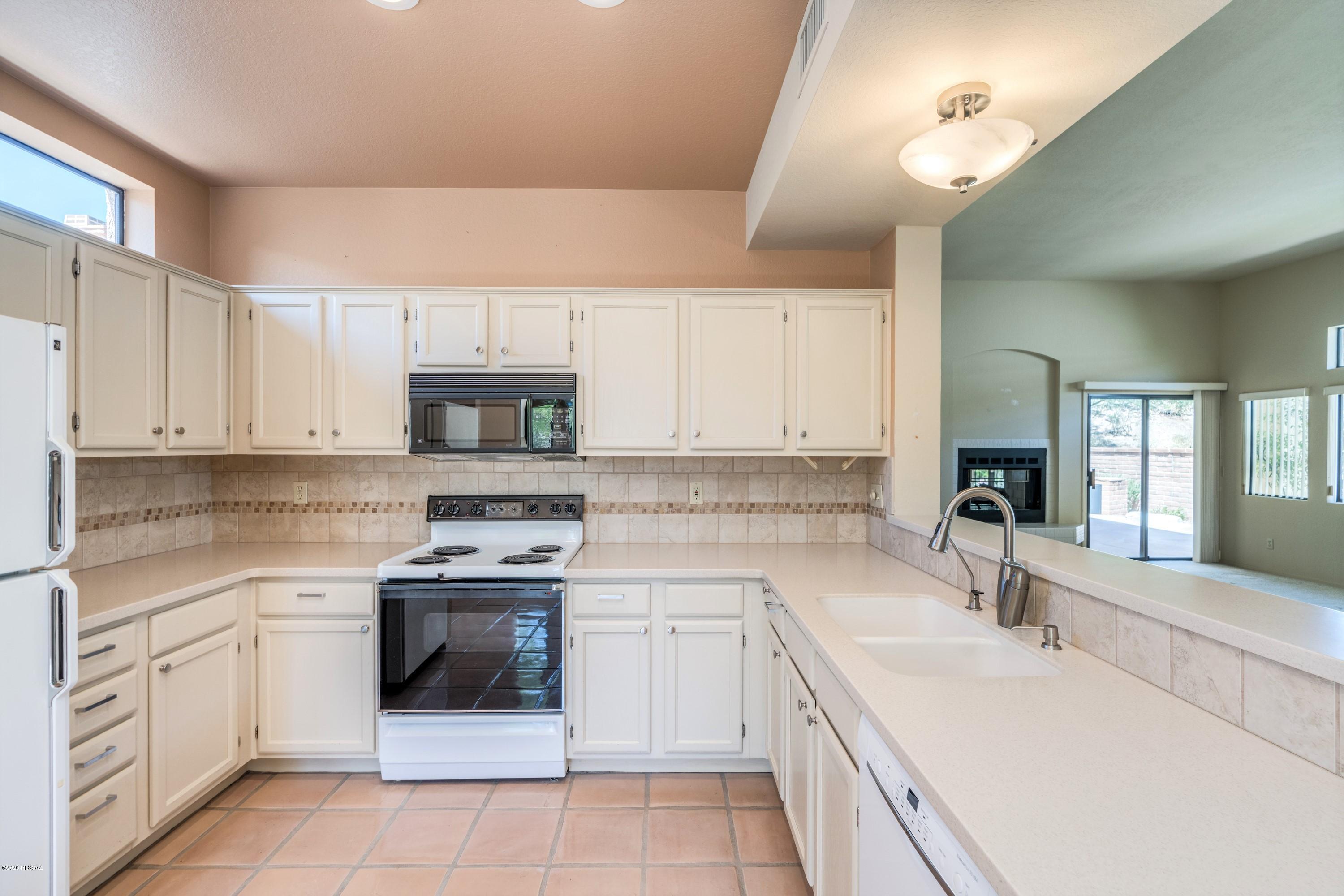 5555 N Largo Papavero