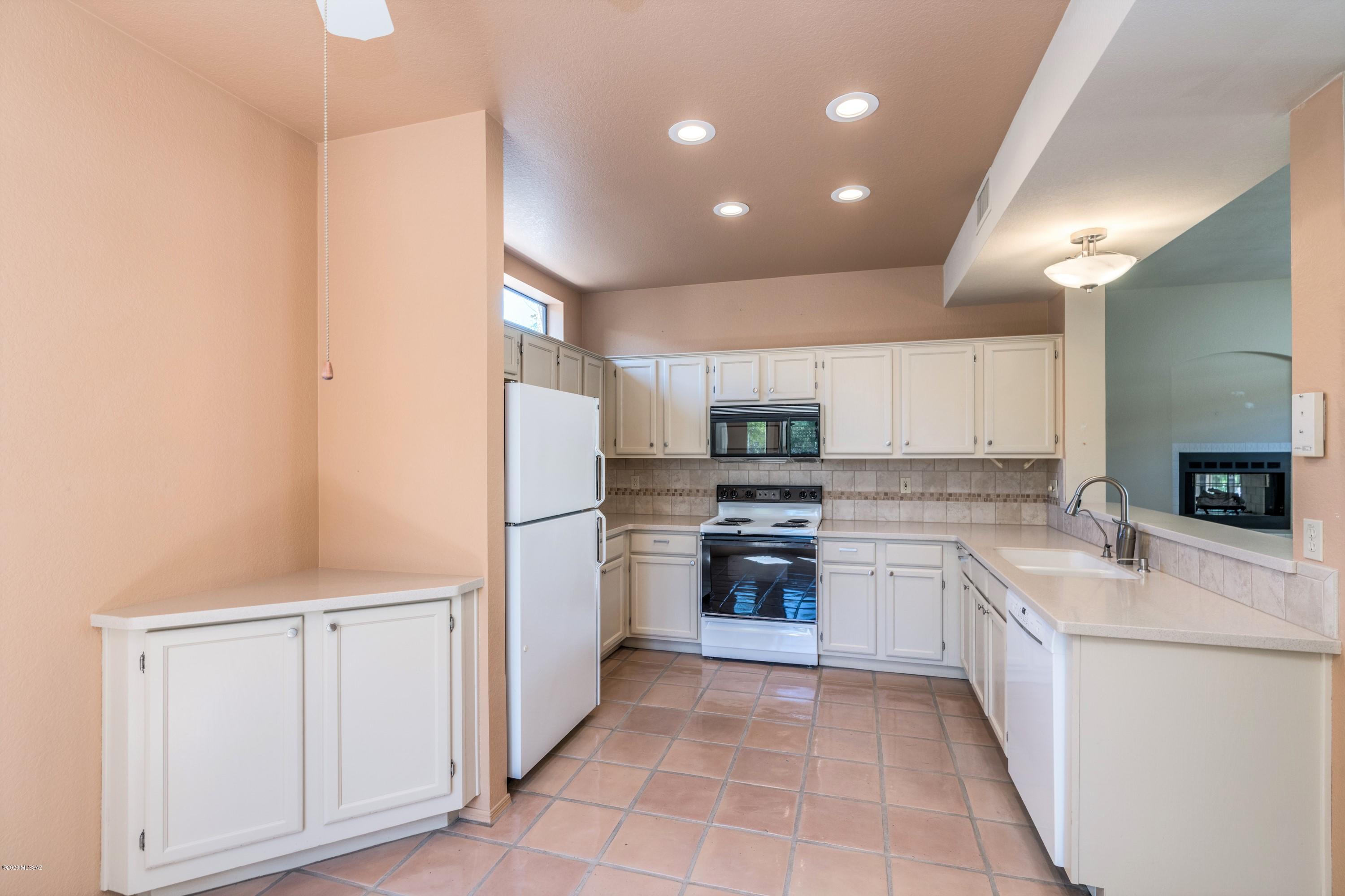 5555 N Largo Papavero