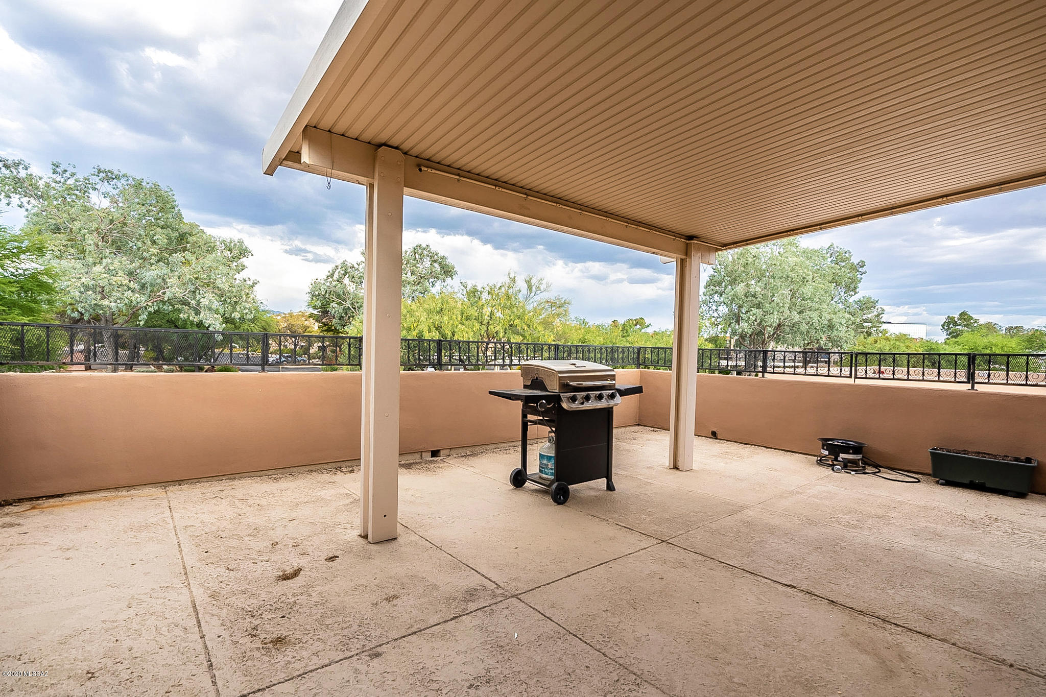 6120 E 5Th Street Unit: 114