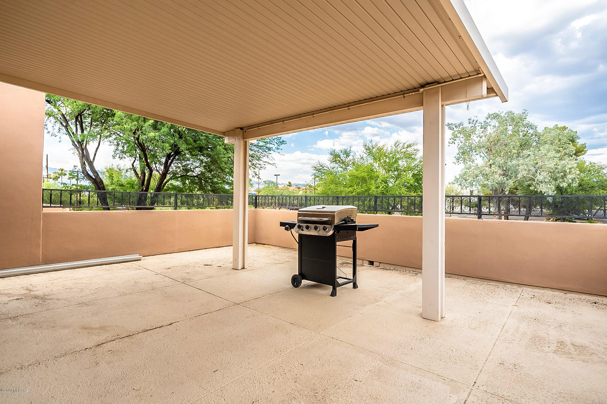6120 E 5Th Street Unit: 114