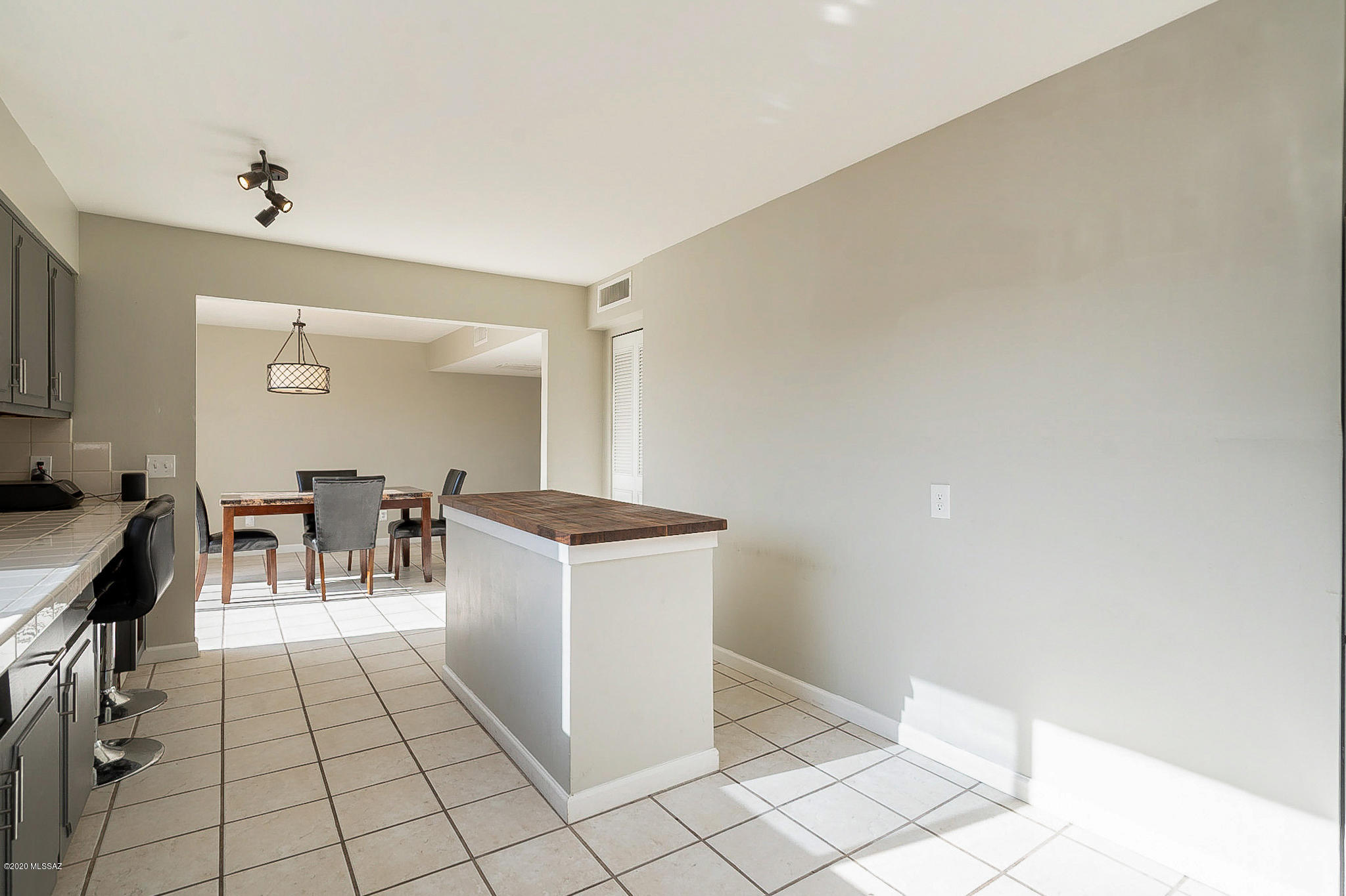 6120 E 5Th Street Unit: 114