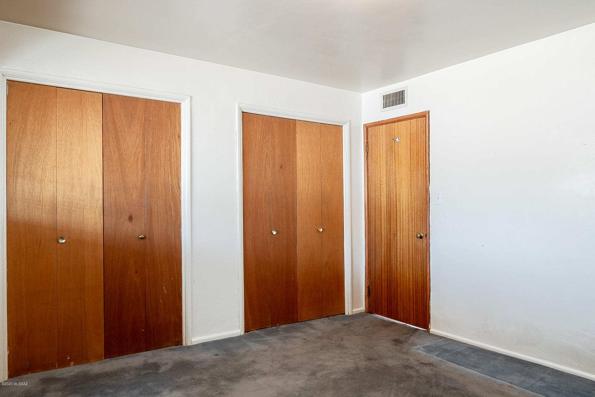 1331 N Rosemont Boulevard