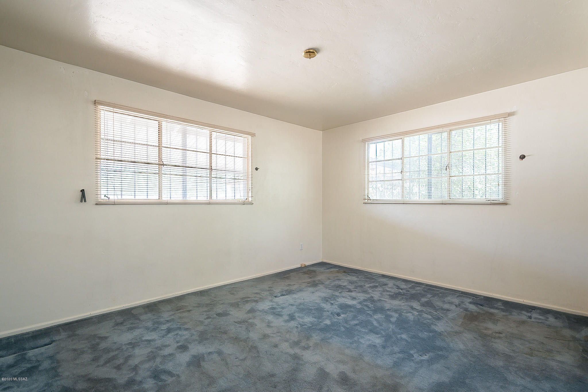 1331 N Rosemont Boulevard