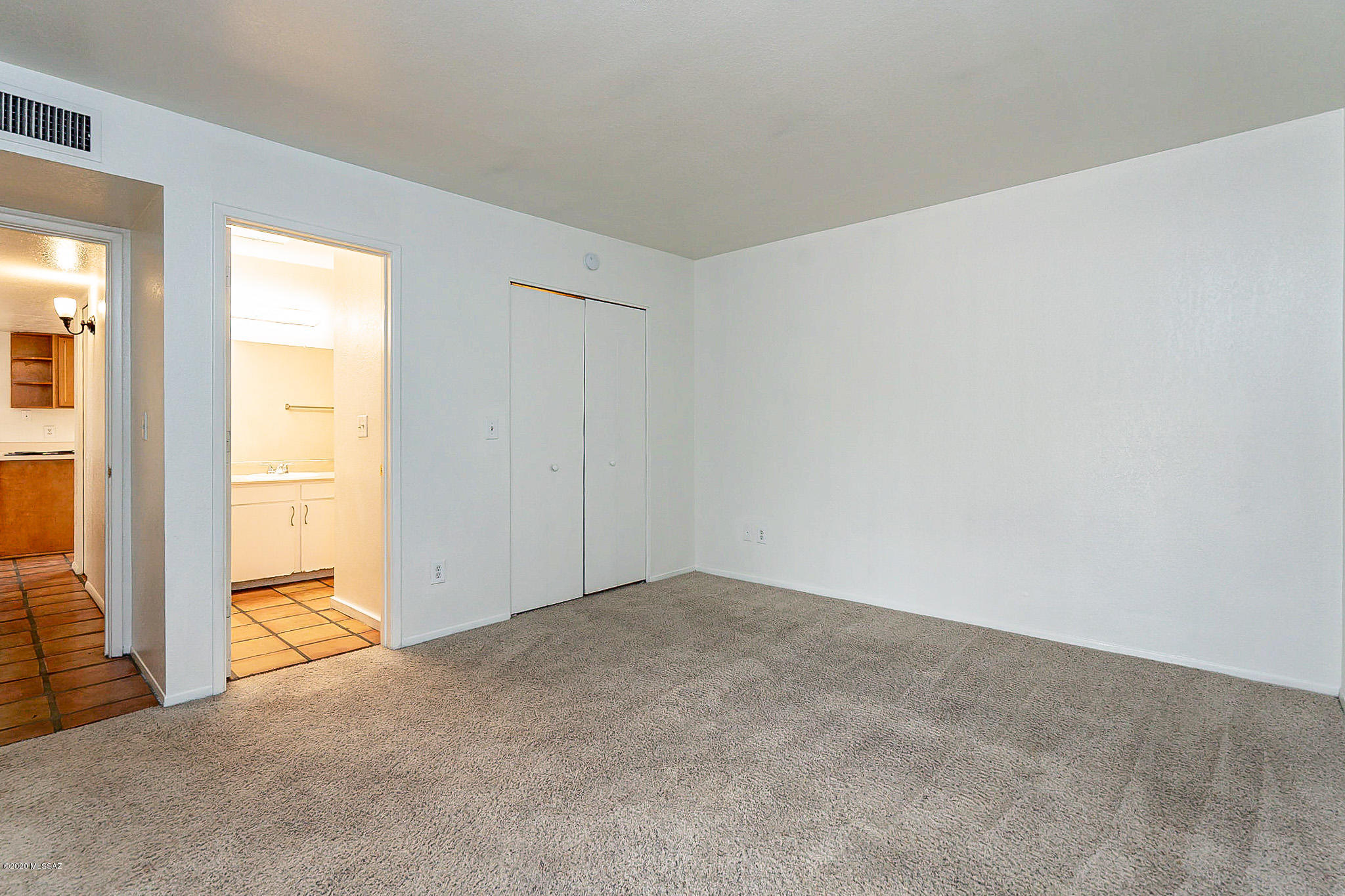 2171 N Camino De La Cienega