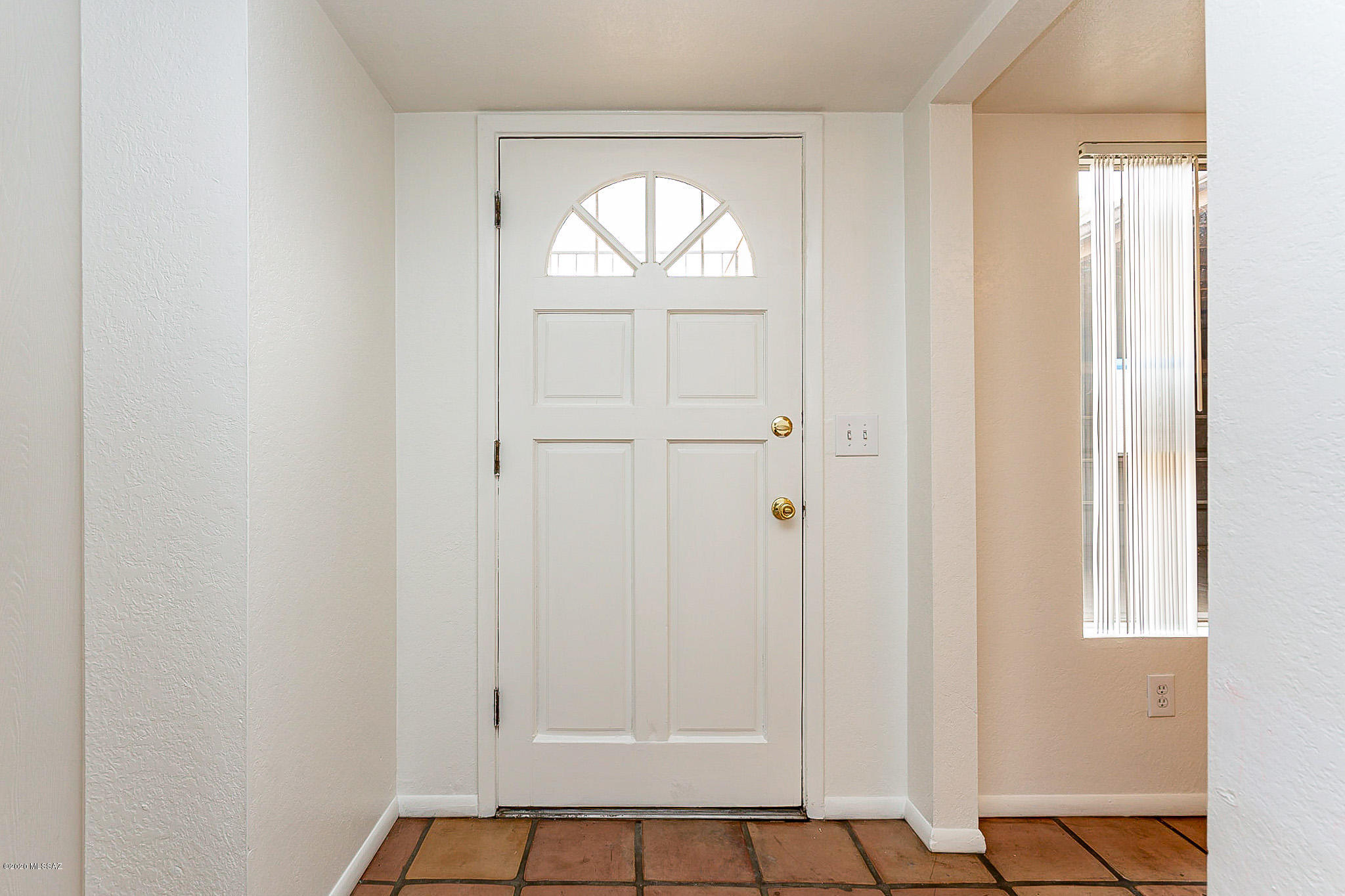 2171 N Camino De La Cienega