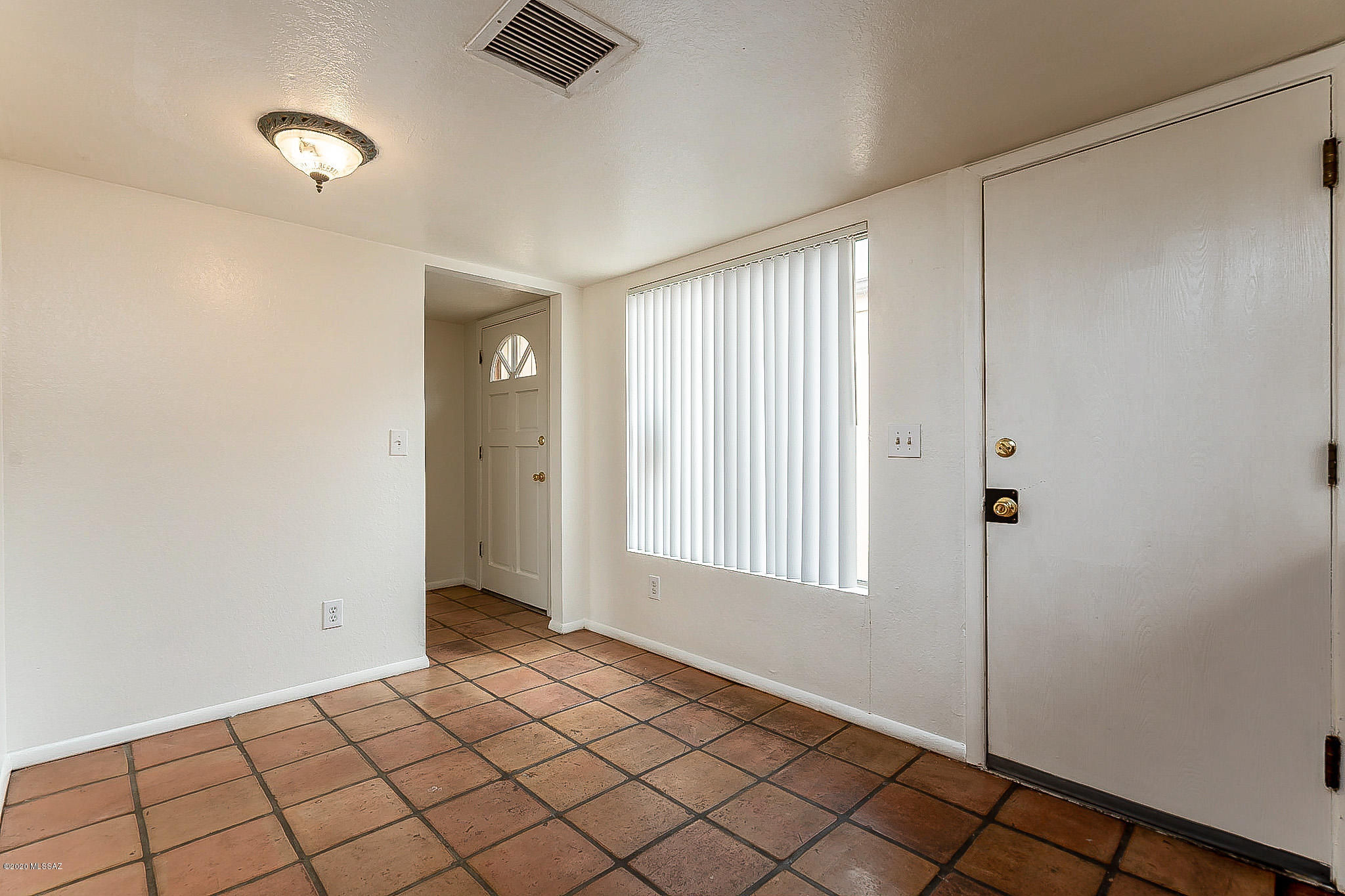 2171 N Camino De La Cienega