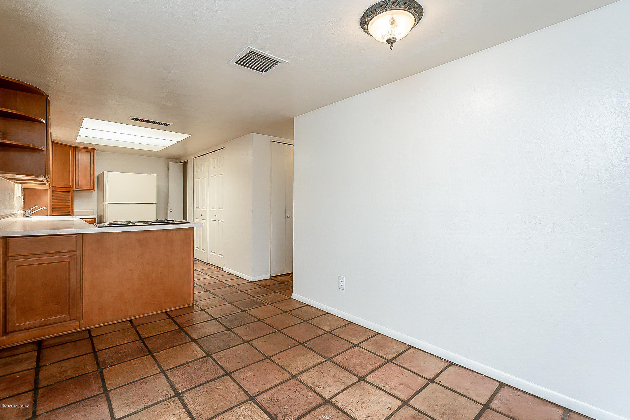 2171 N Camino De La Cienega