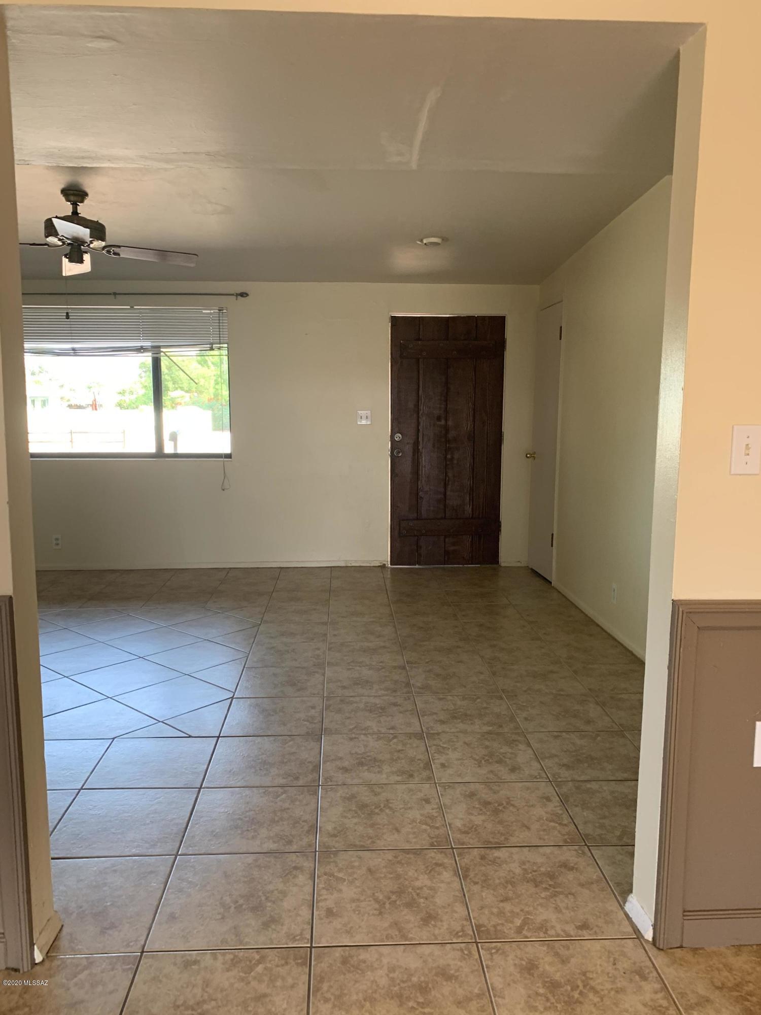 5722 E Seneca Street