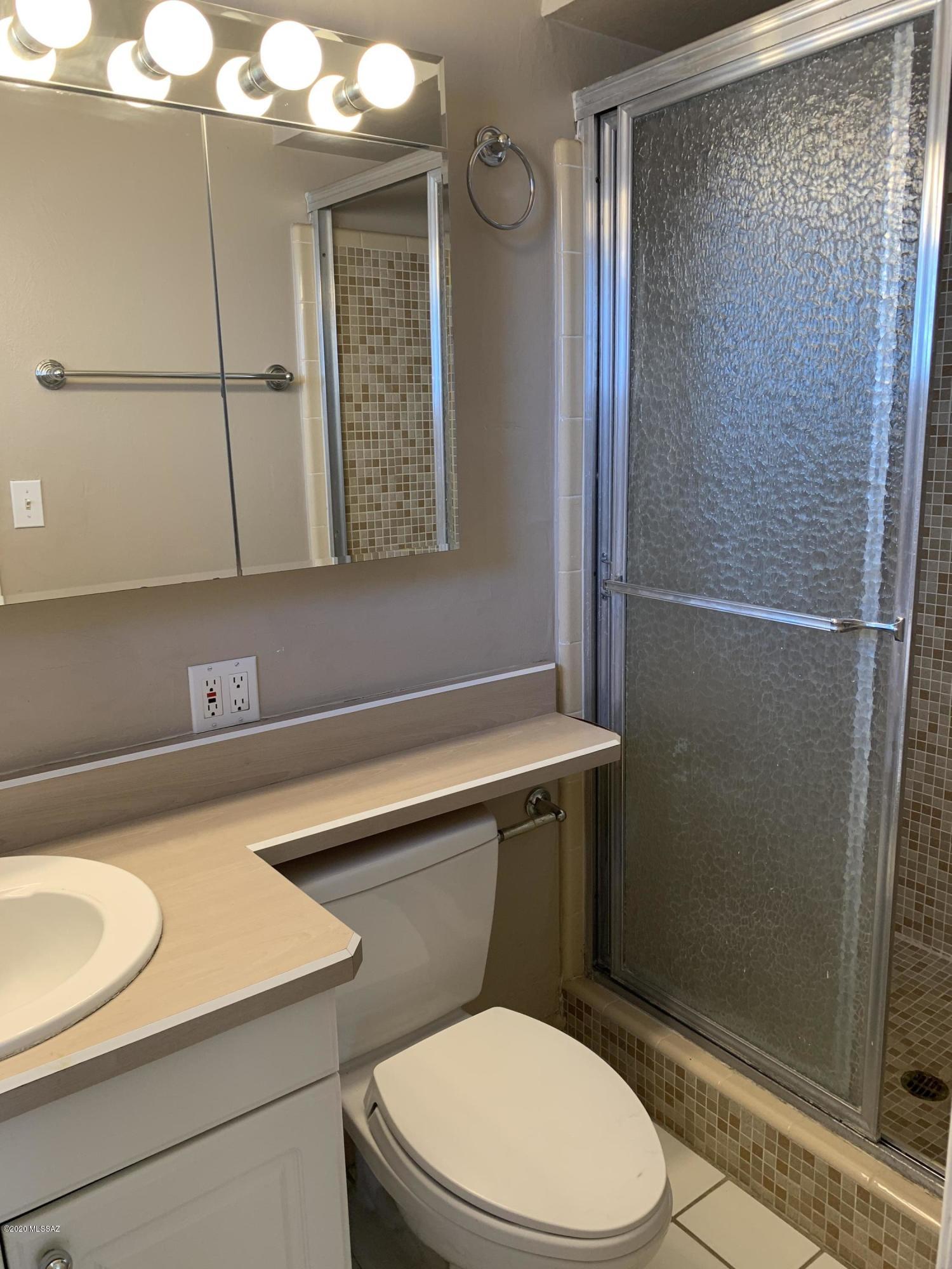 5722 E Seneca Street