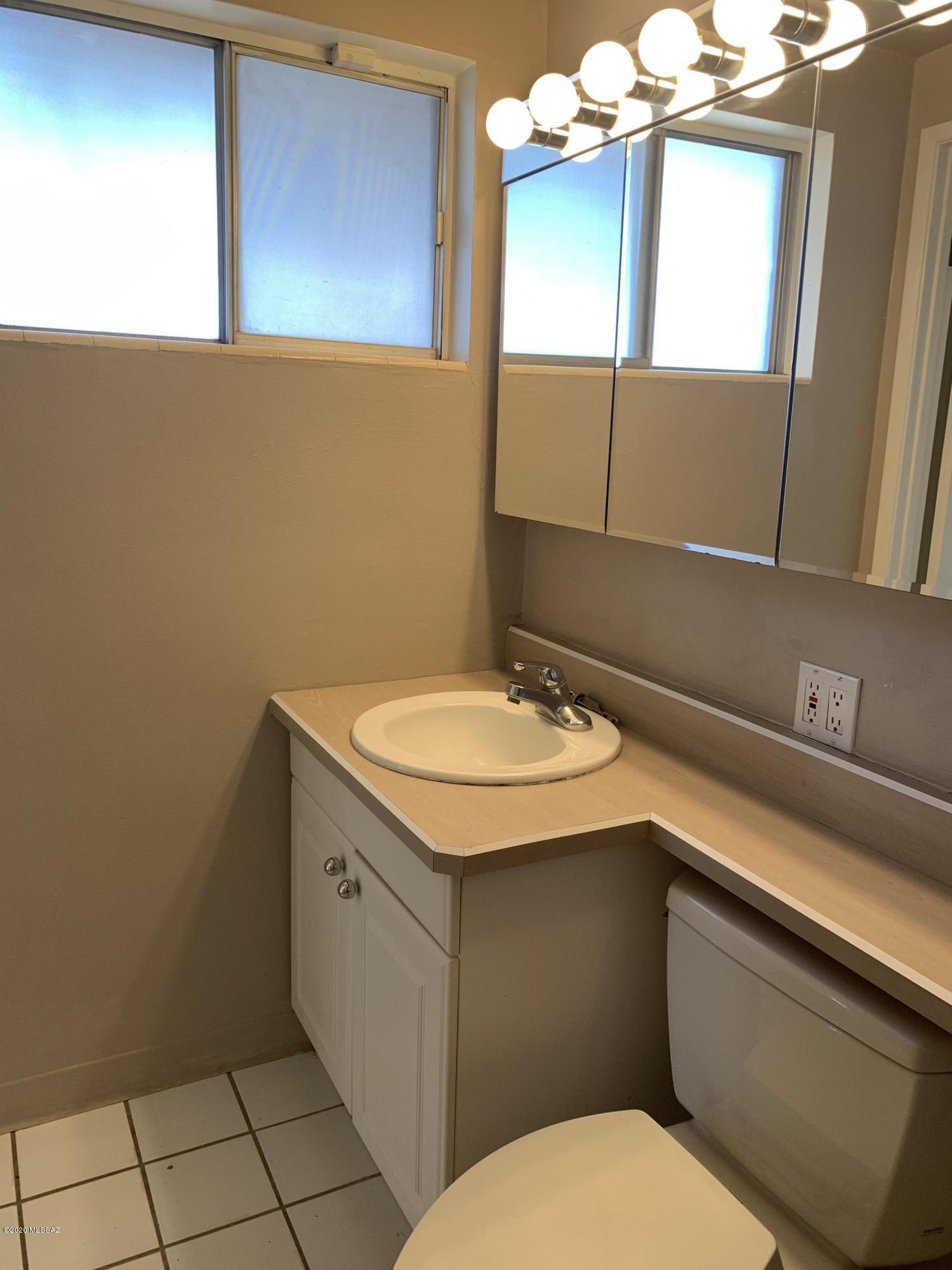 5722 E Seneca Street