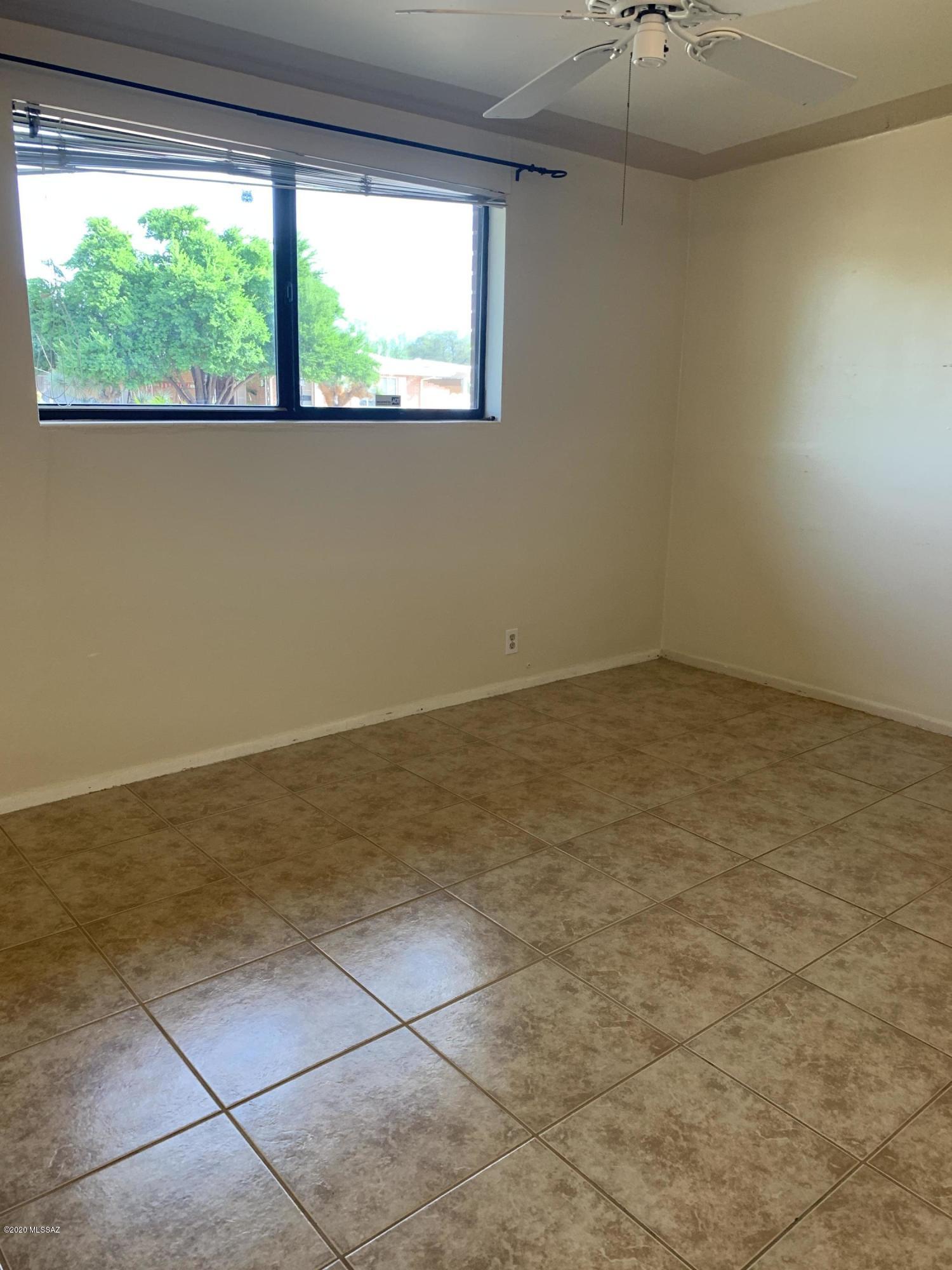 5722 E Seneca Street