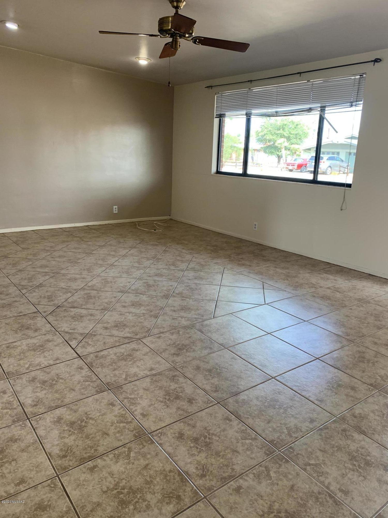 5722 E Seneca Street