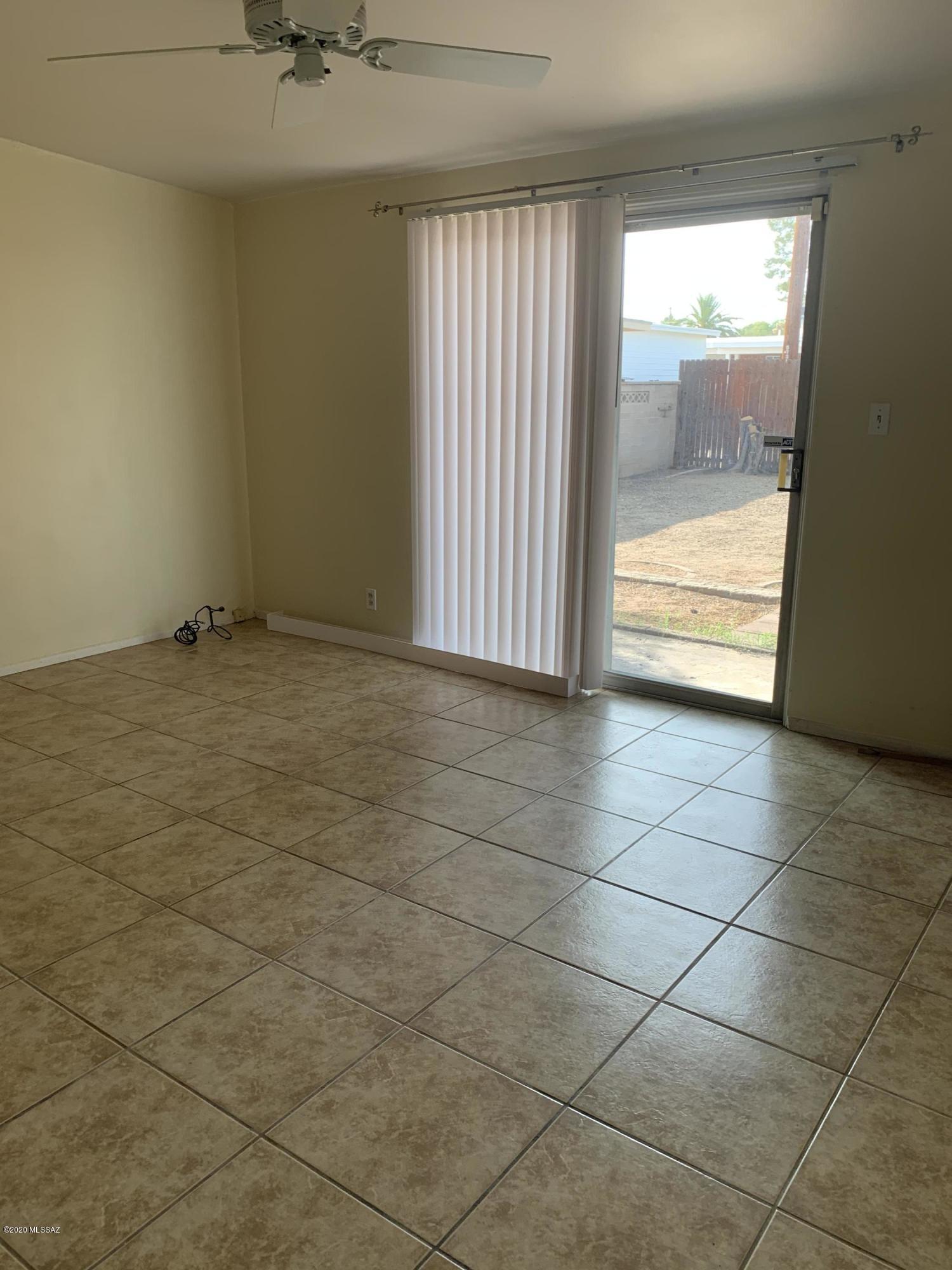 5722 E Seneca Street