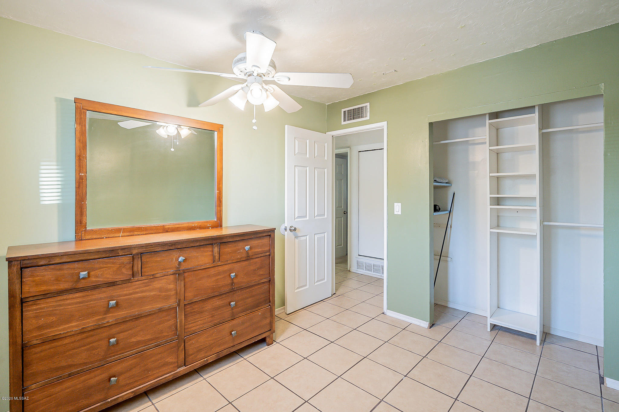 2932 S Marvin Avenue