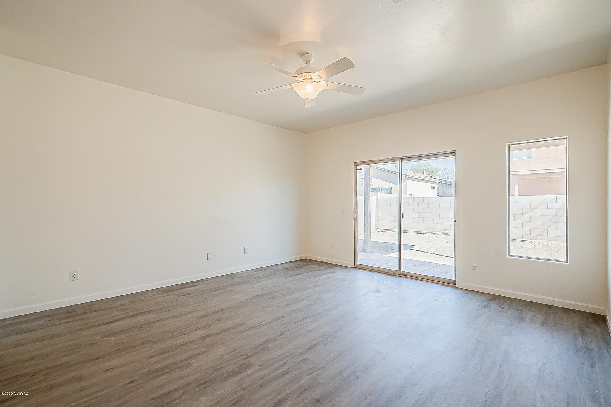 6643 S Luxor Way