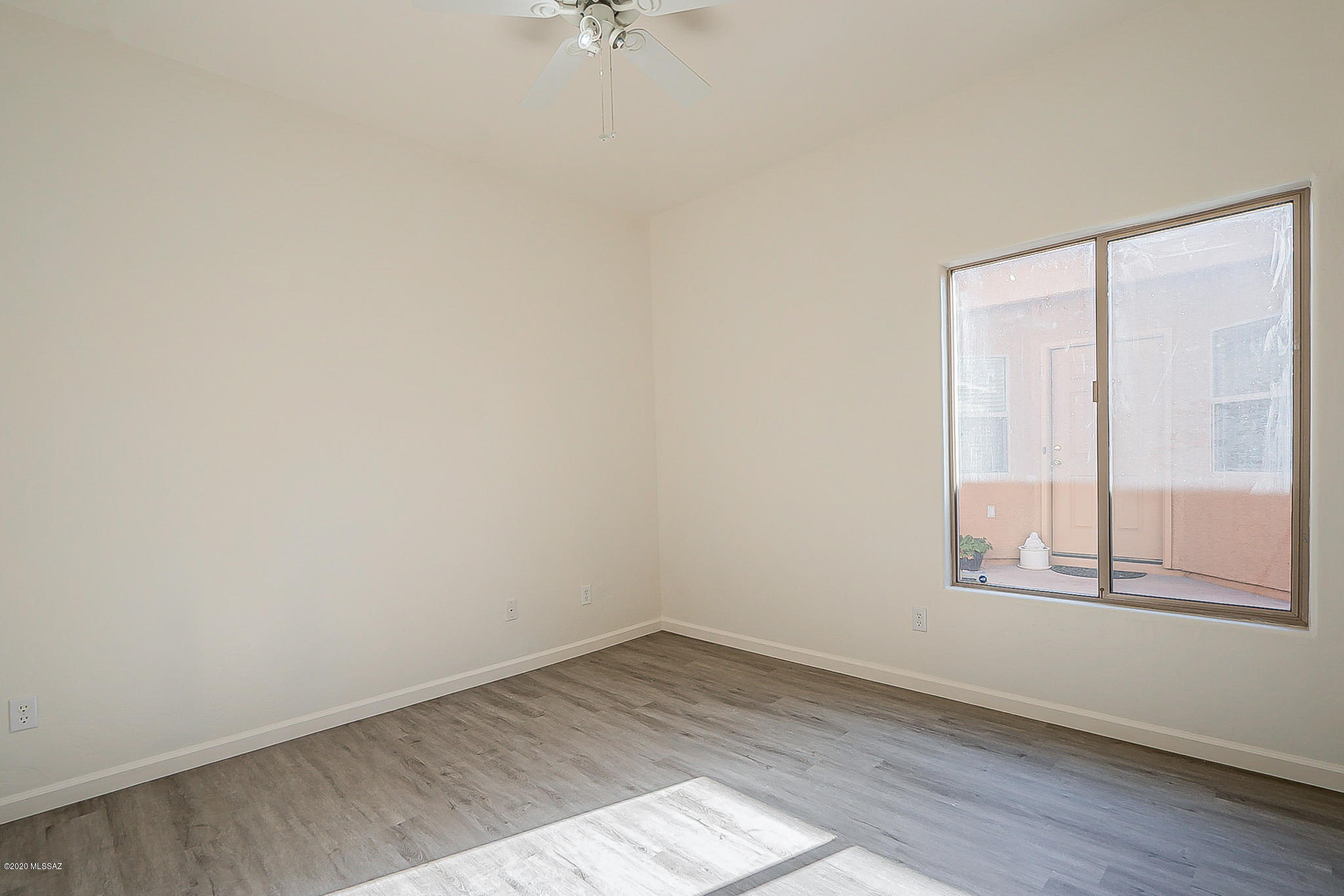 6643 S Luxor Way
