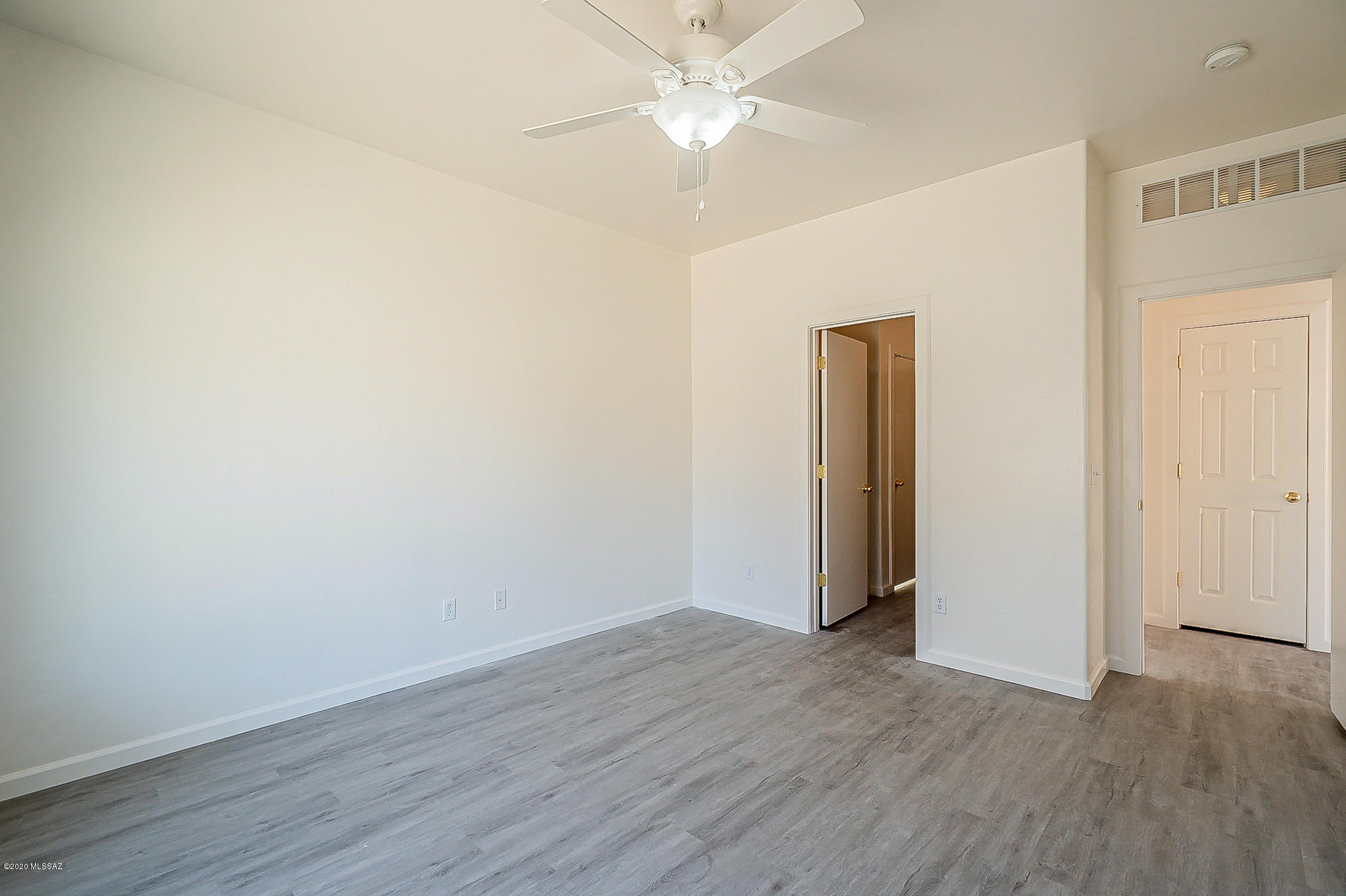 6643 S Luxor Way