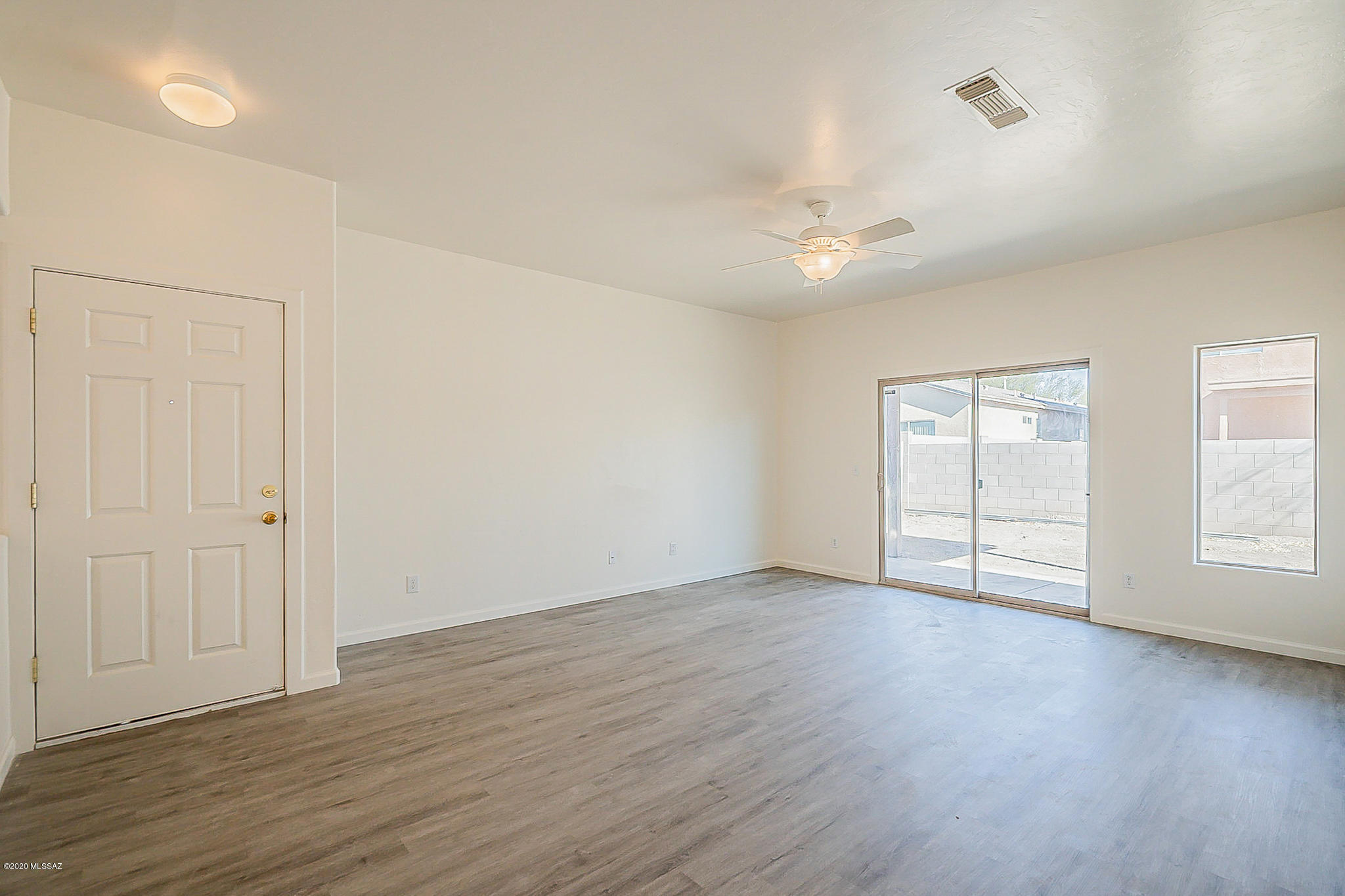 6643 S Luxor Way