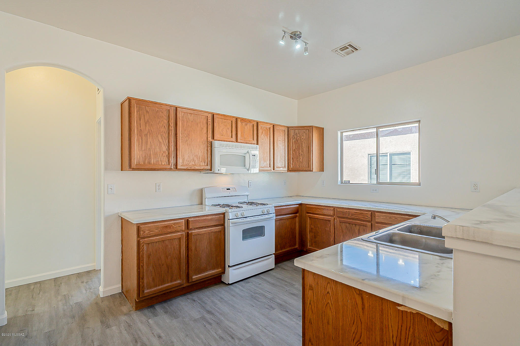 6643 S Luxor Way