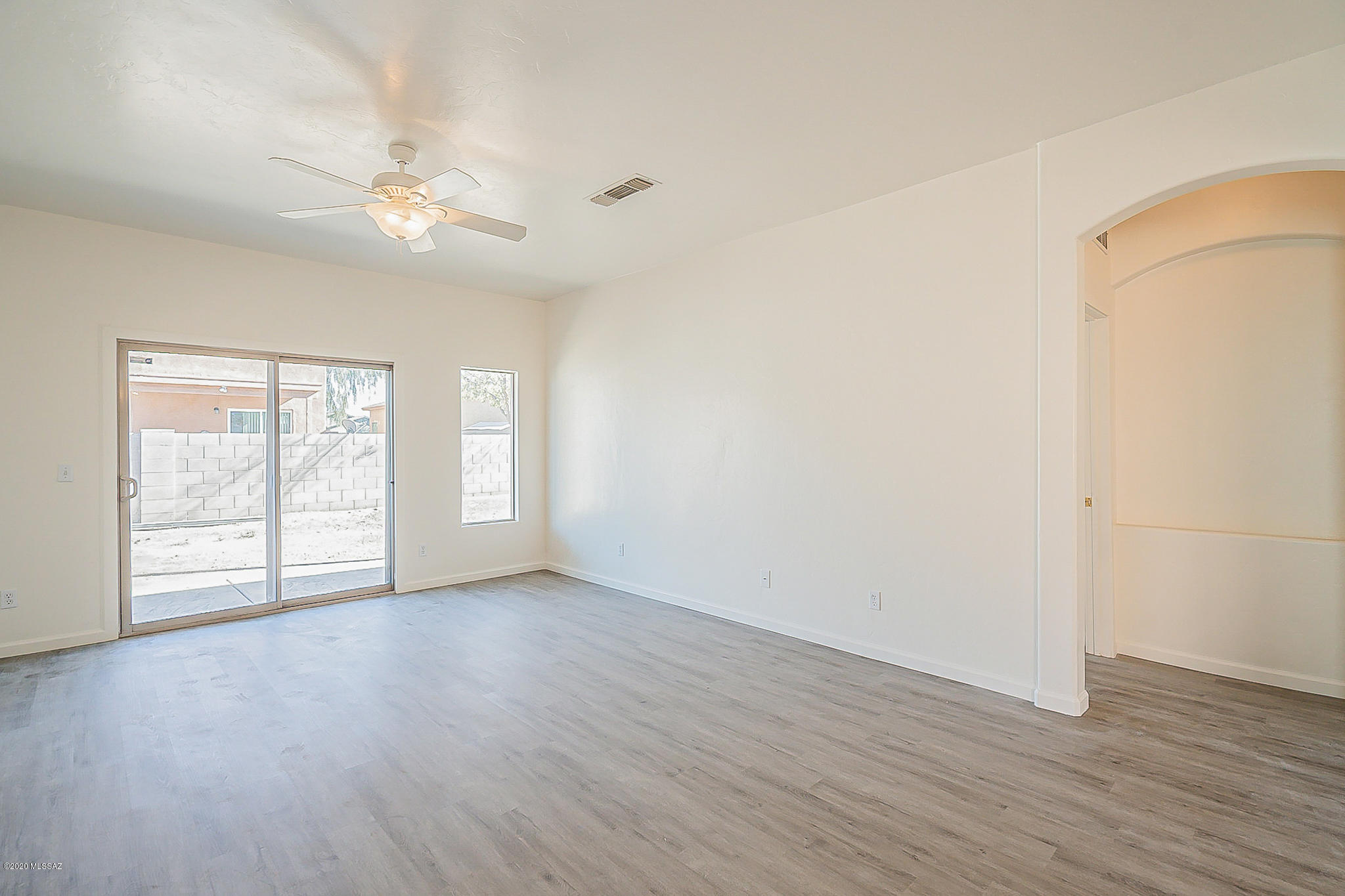 6643 S Luxor Way