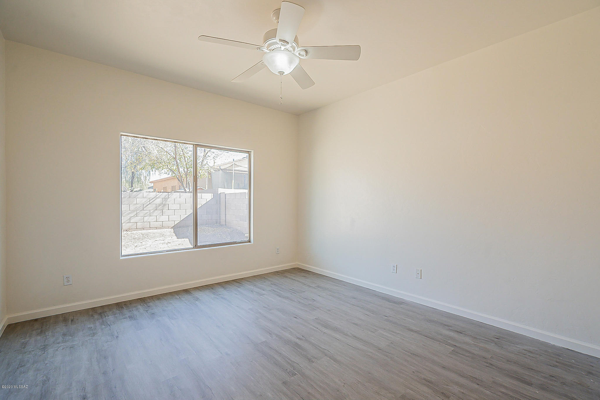 6643 S Luxor Way