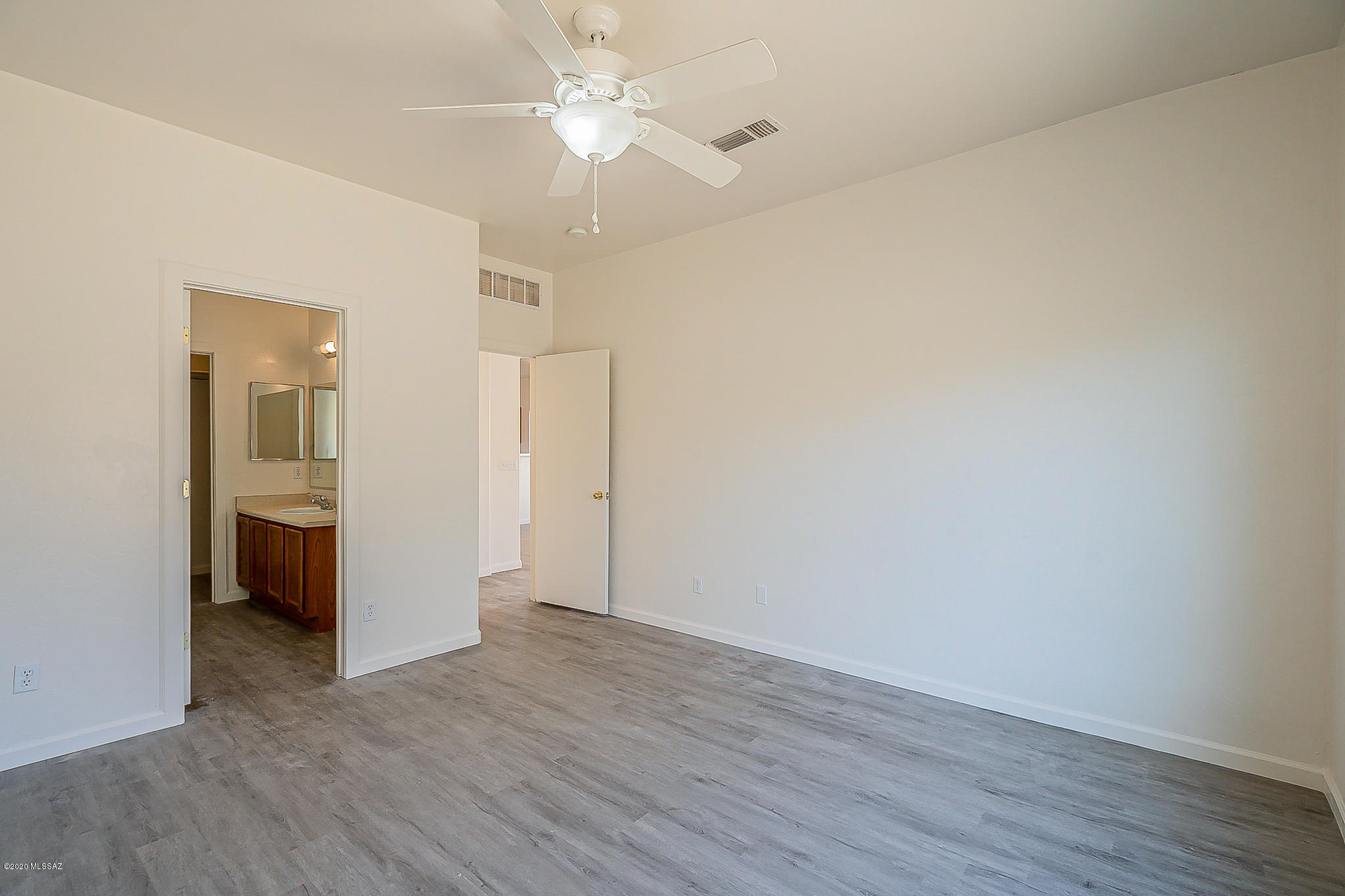 6643 S Luxor Way
