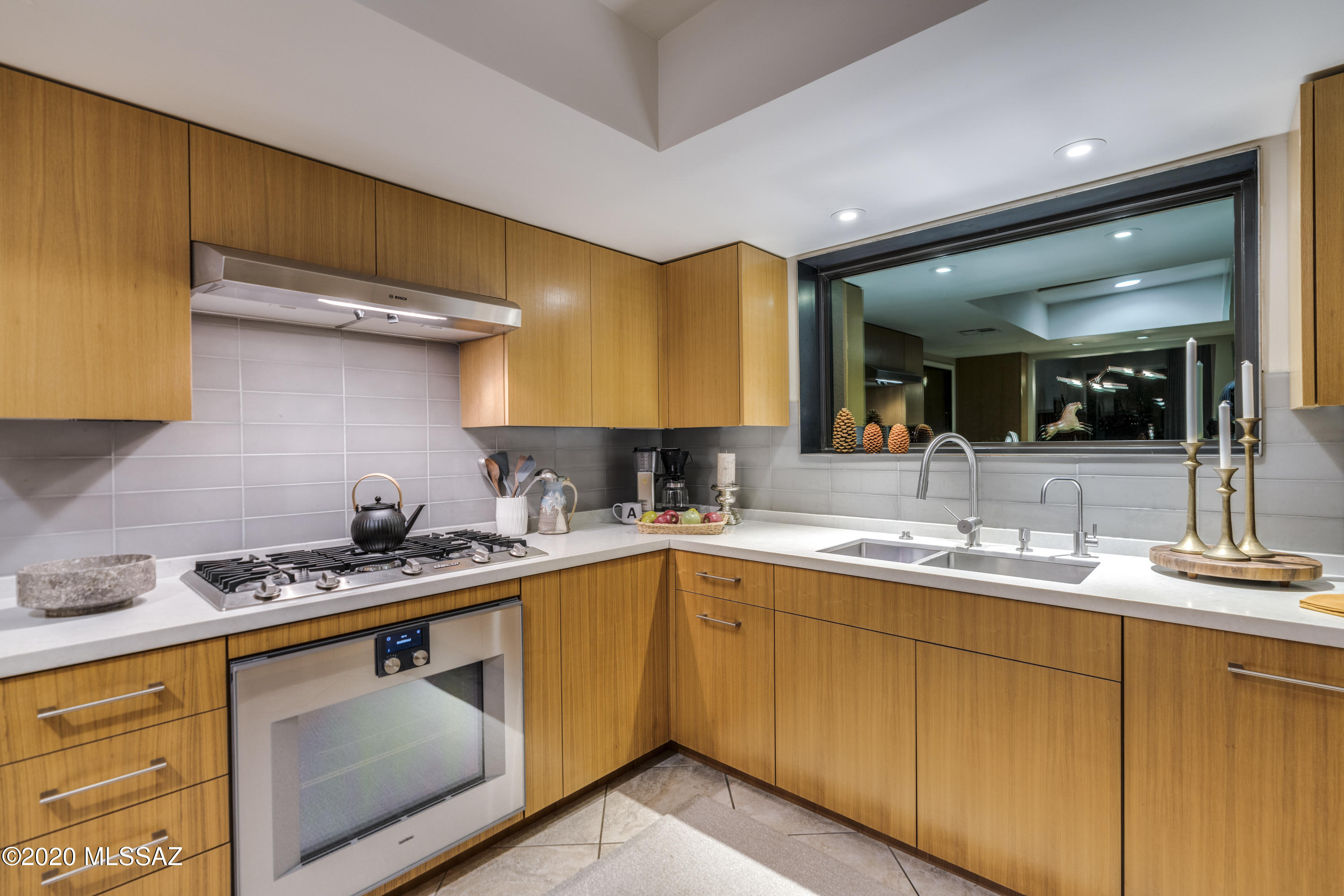 4150 N Camino Ferreo