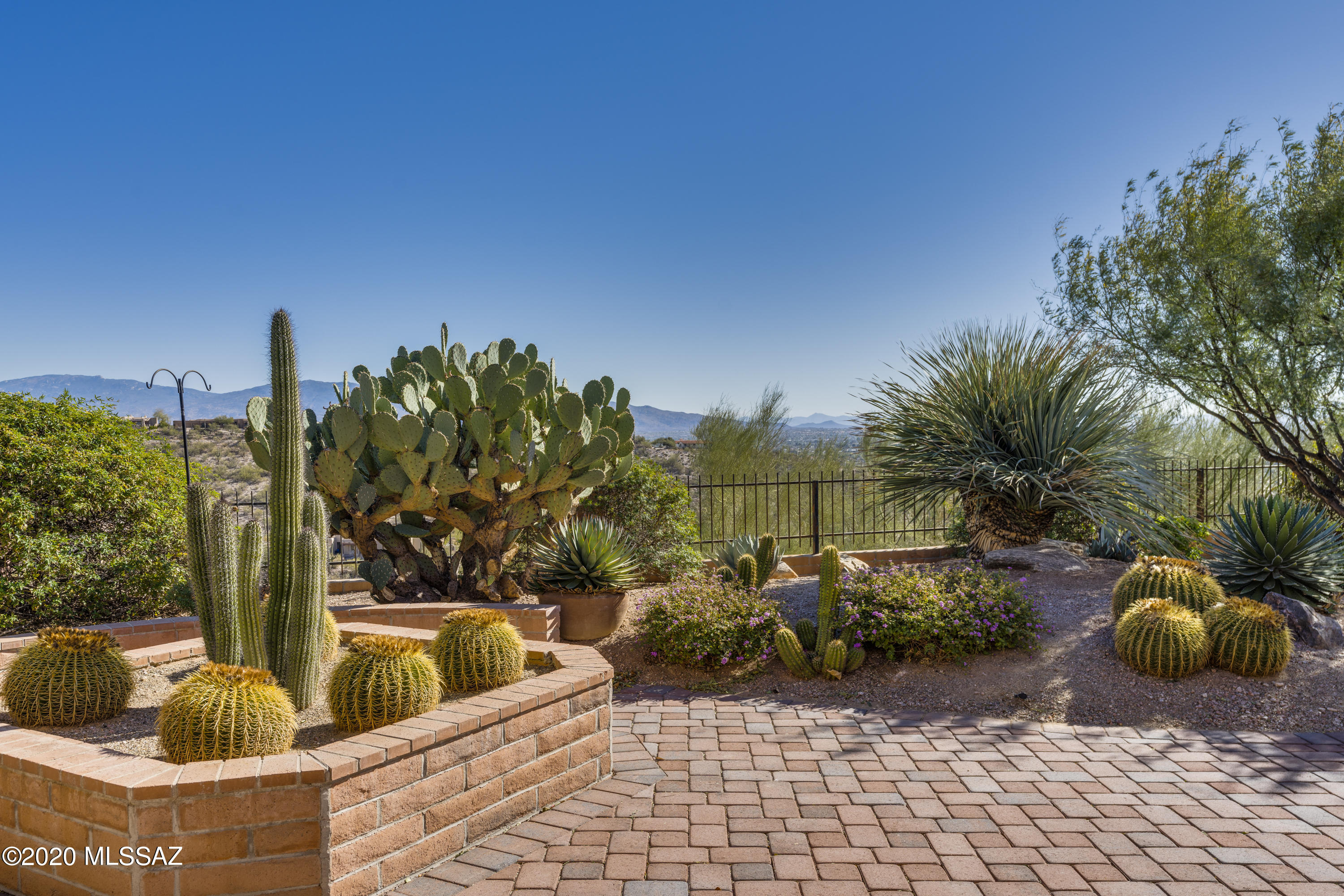 4150 N Camino Ferreo