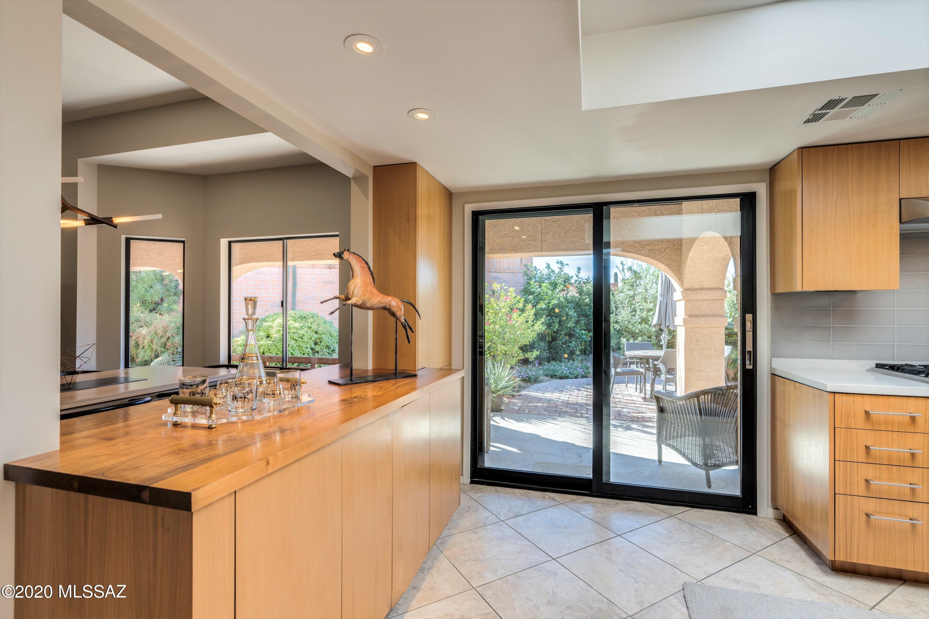 4150 N Camino Ferreo