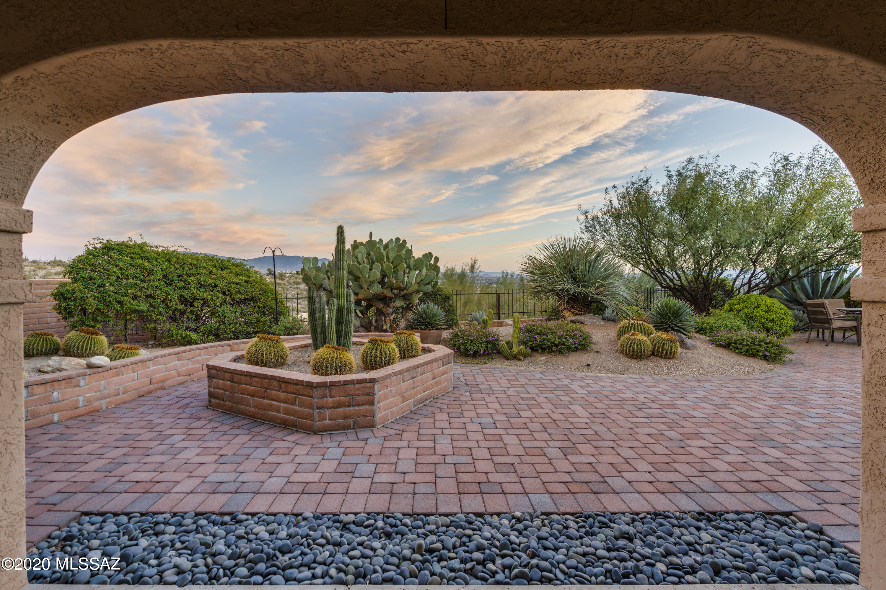 4150 N Camino Ferreo