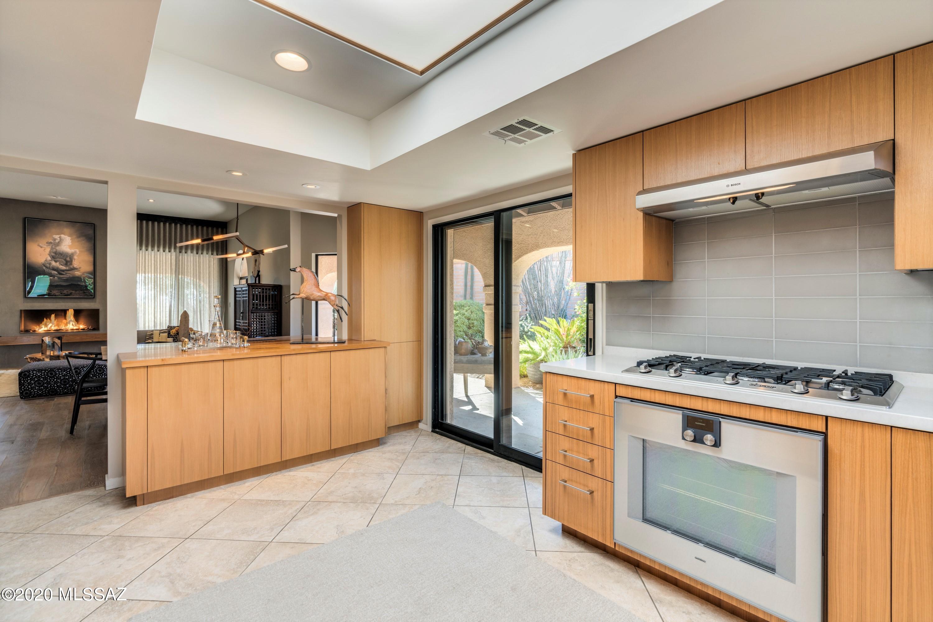 4150 N Camino Ferreo