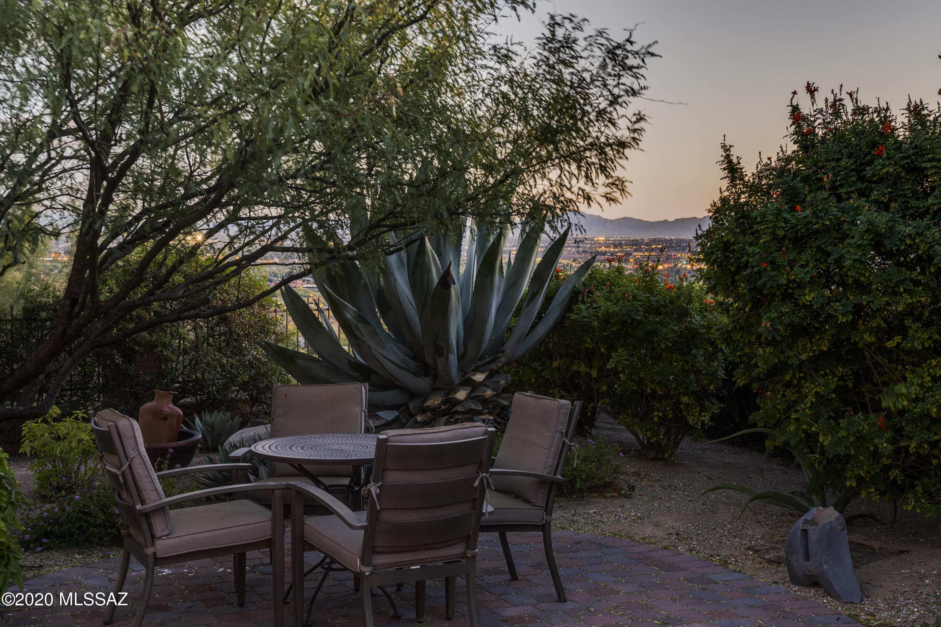 4150 N Camino Ferreo