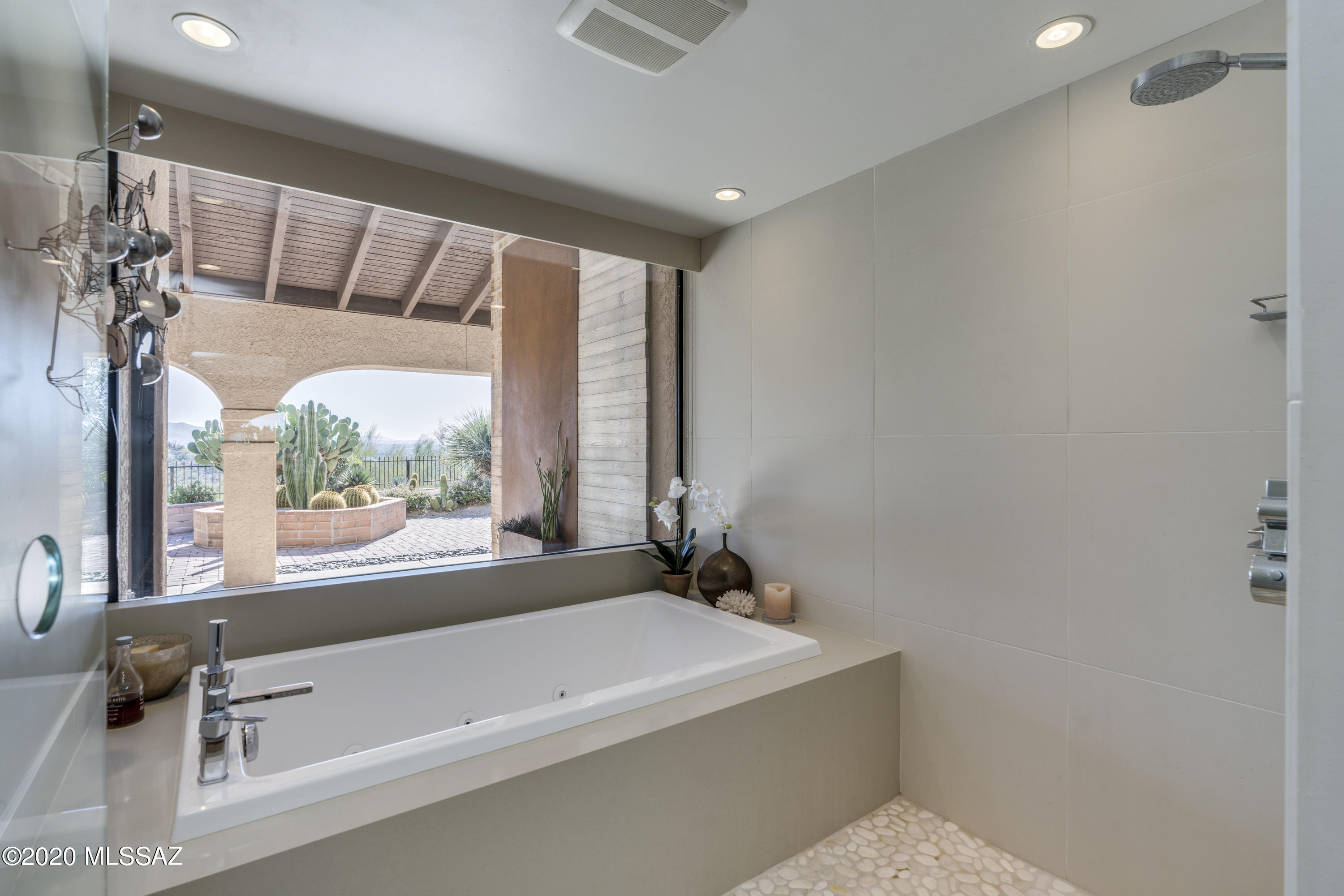 4150 N Camino Ferreo