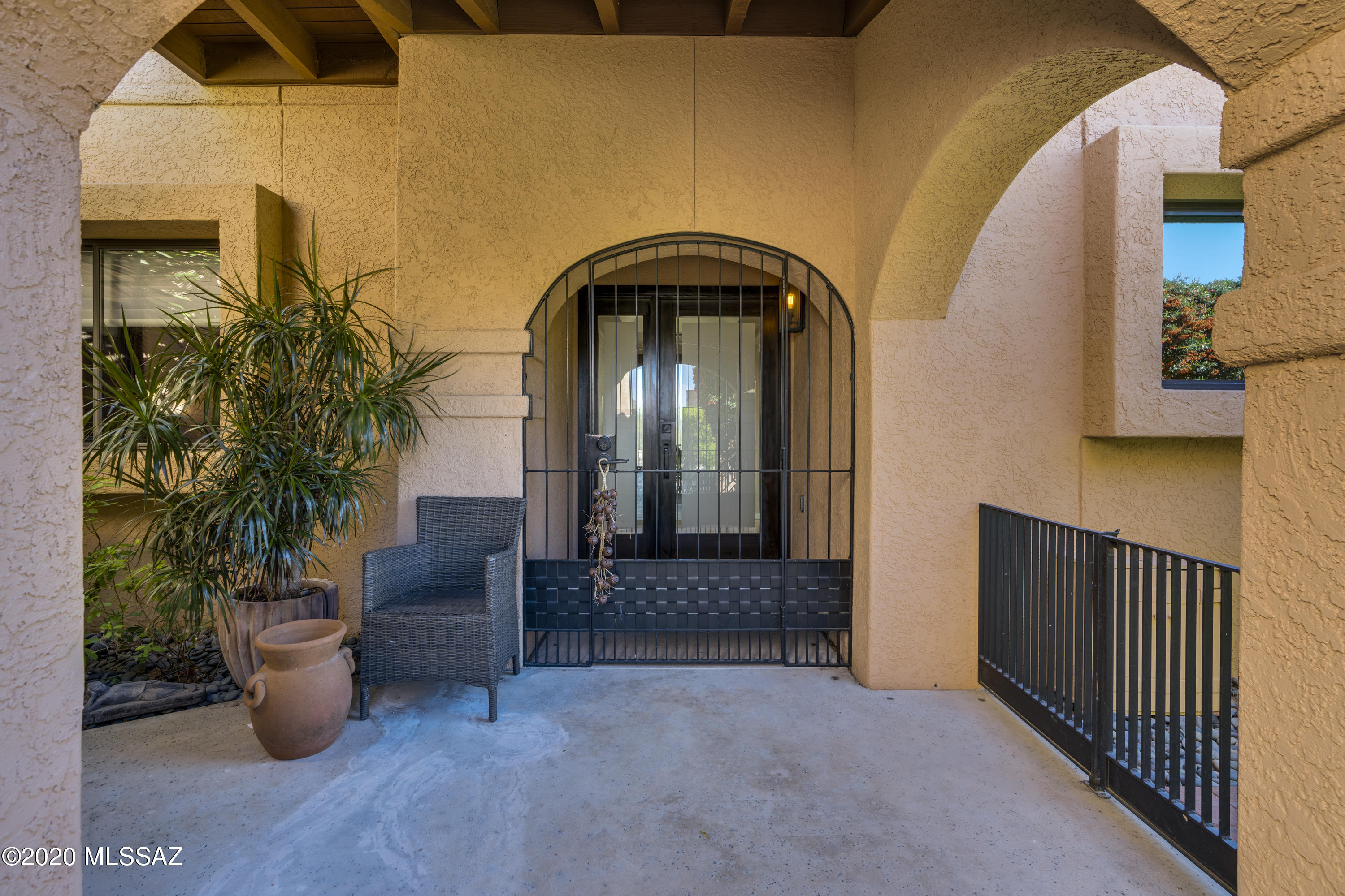 4150 N Camino Ferreo