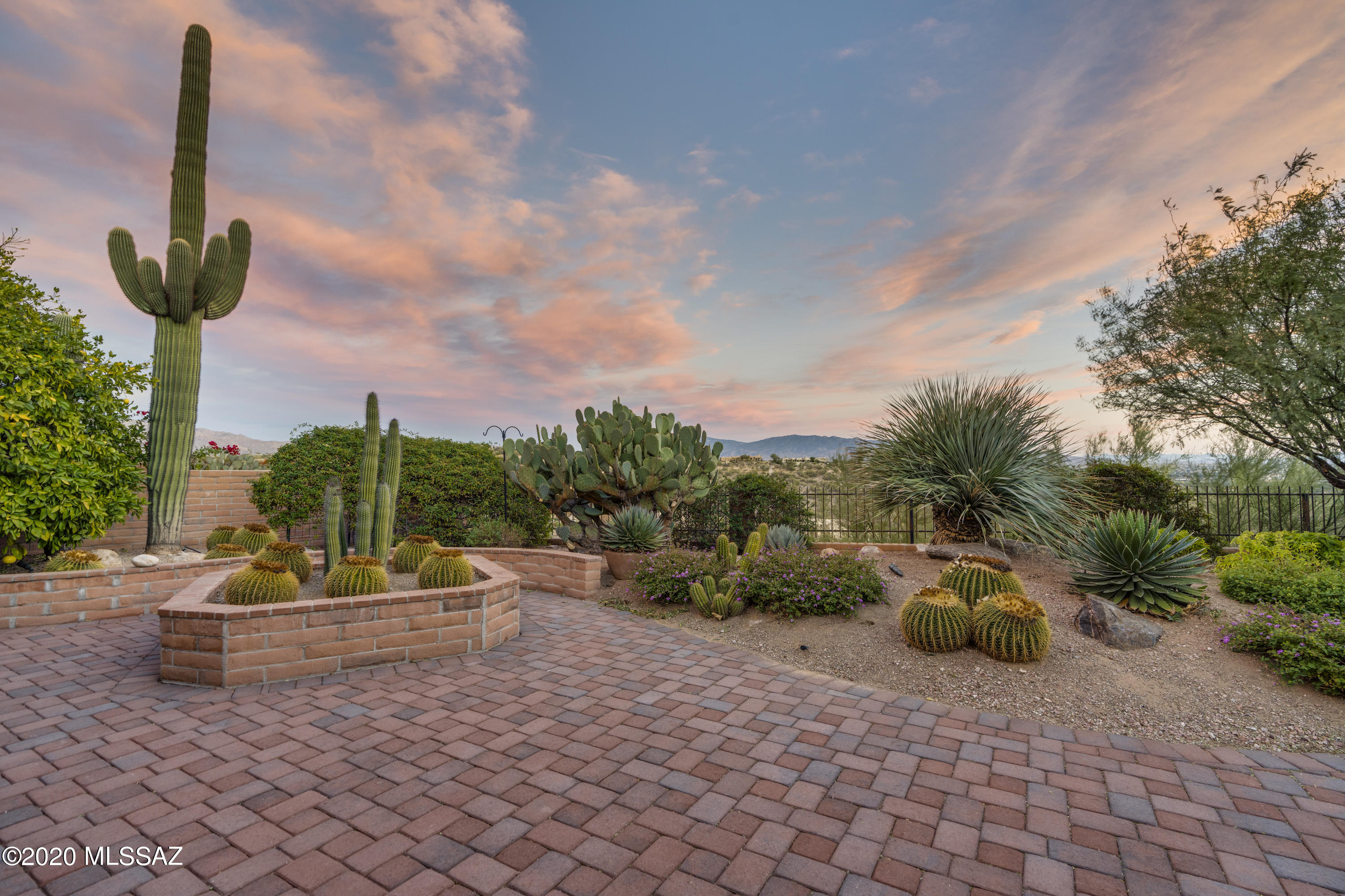 4150 N Camino Ferreo