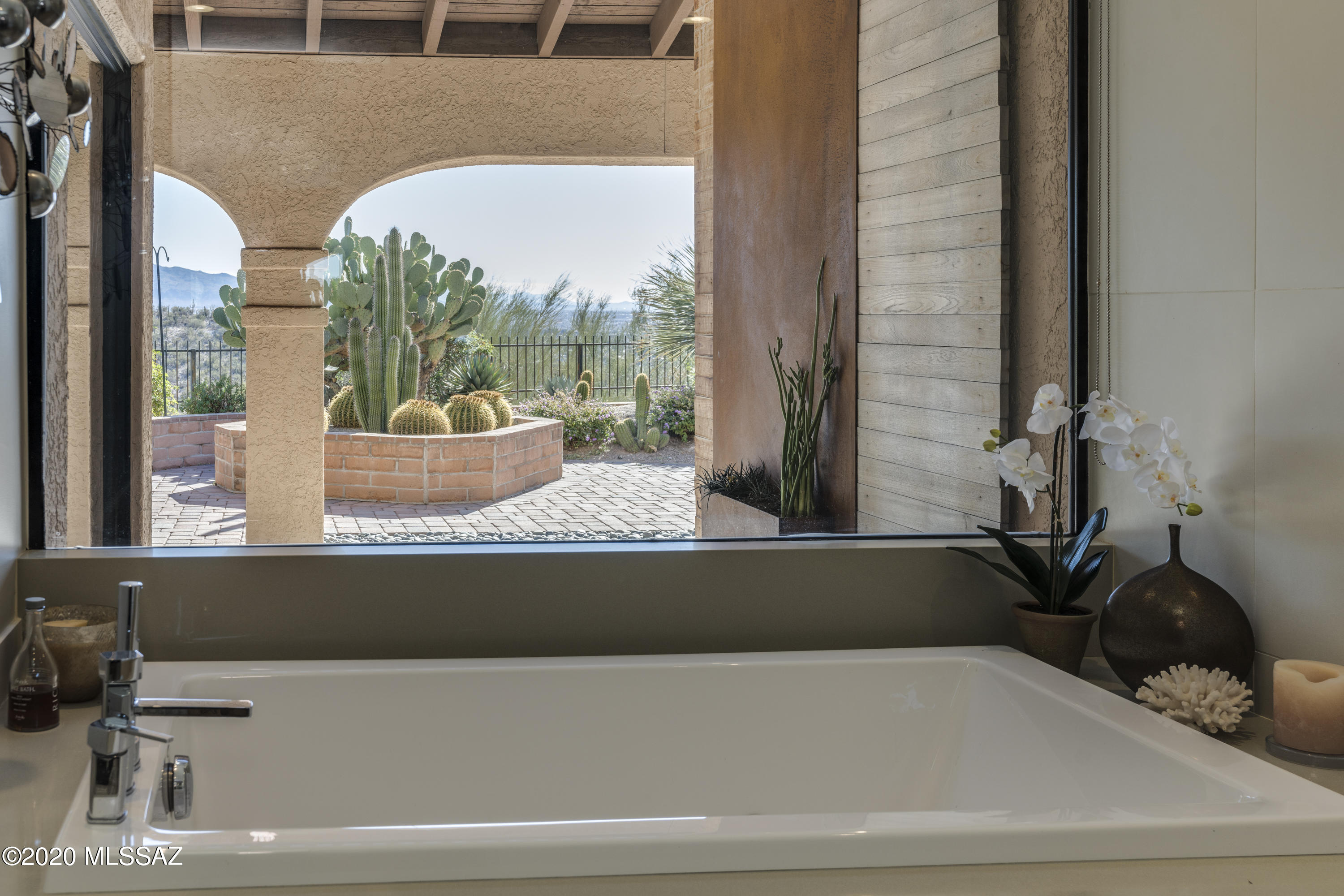 4150 N Camino Ferreo