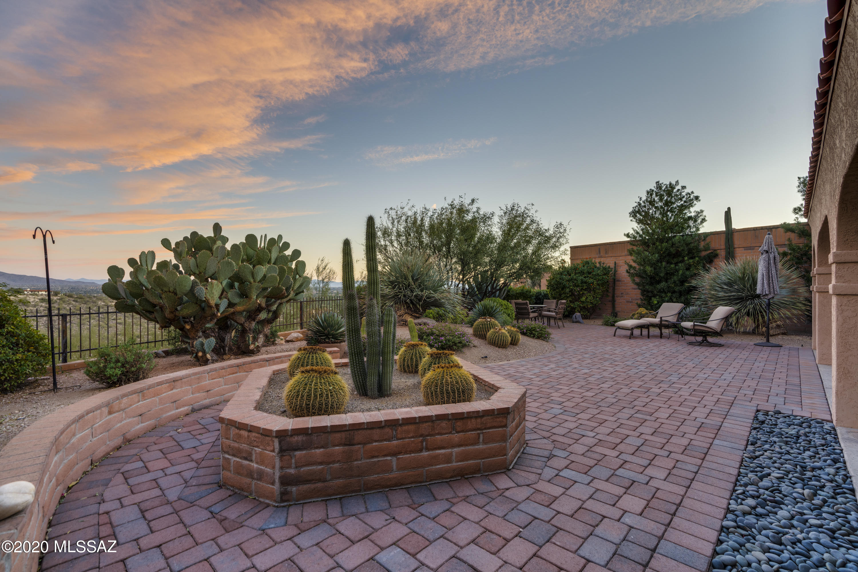 4150 N Camino Ferreo