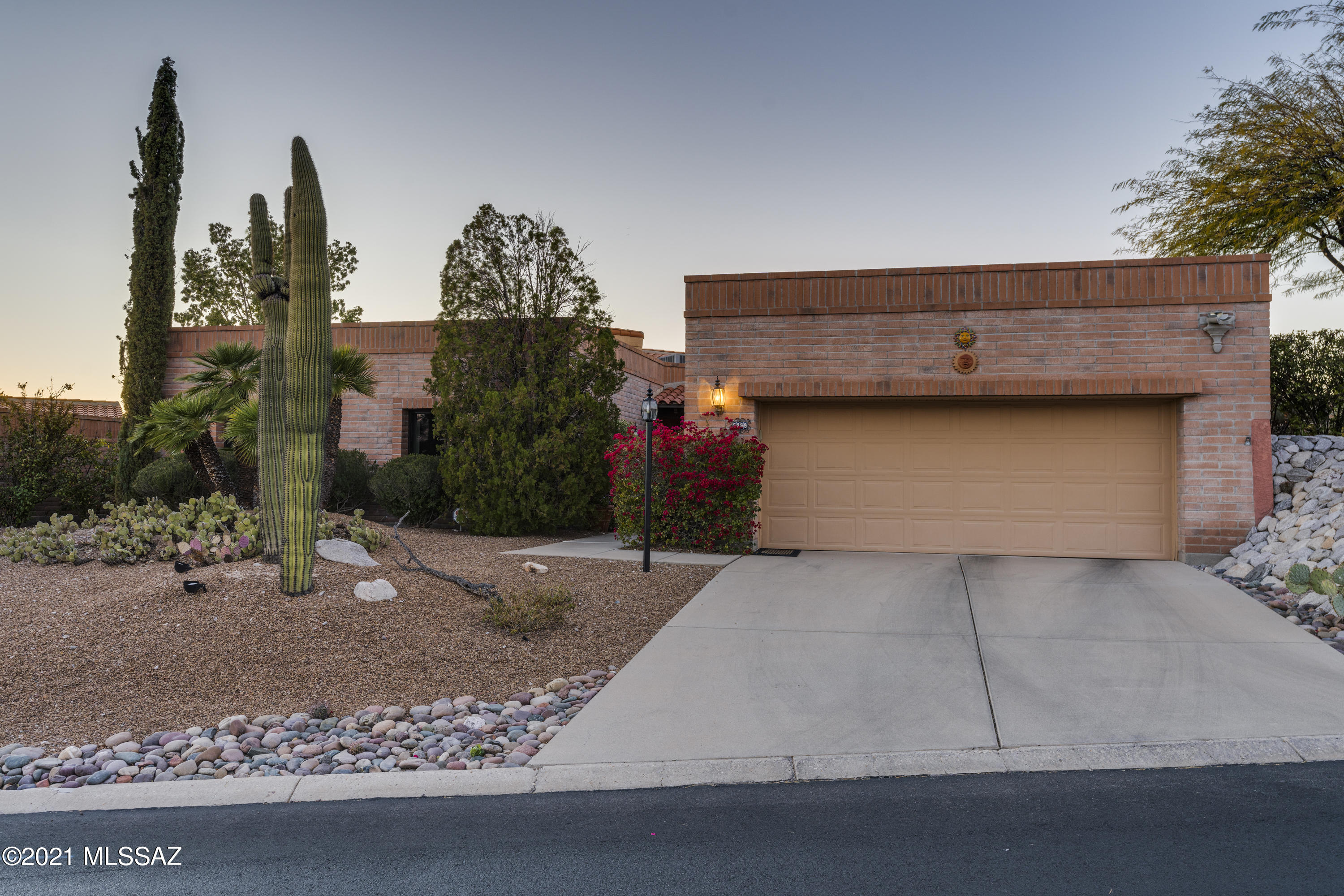 5259 N Via Velazquez