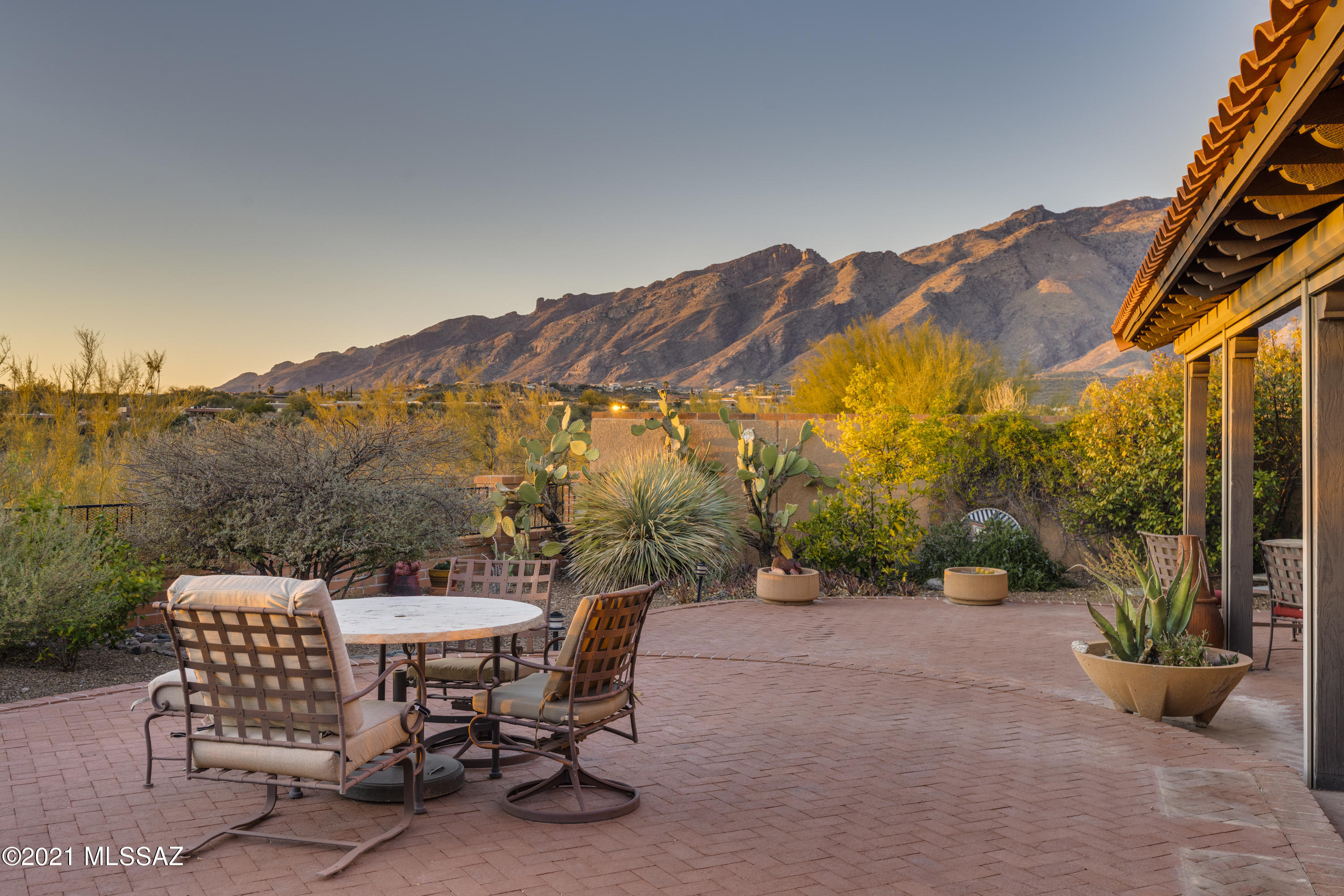 5259 N Via Velazquez