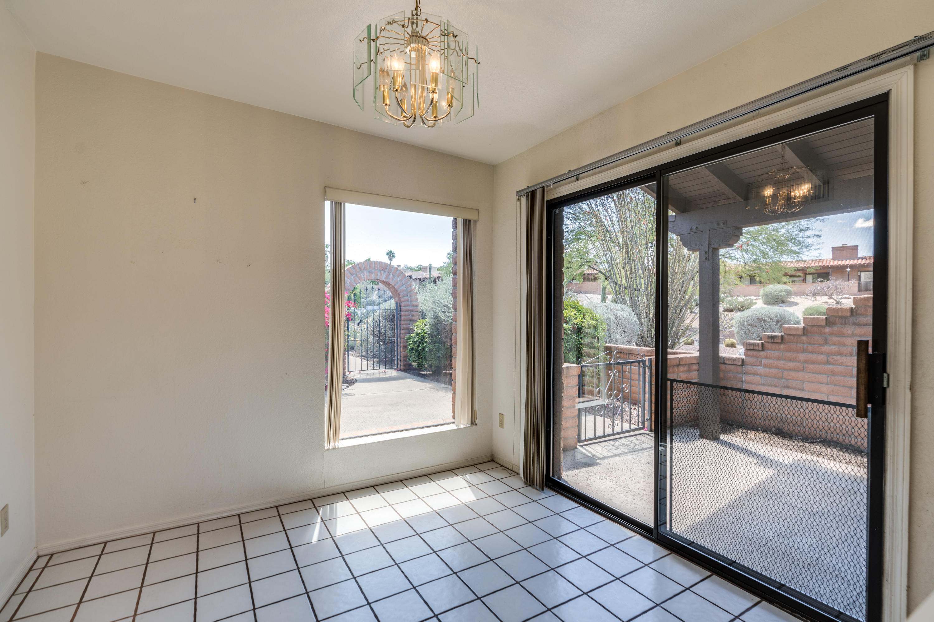 5265 N Strada de Rubino