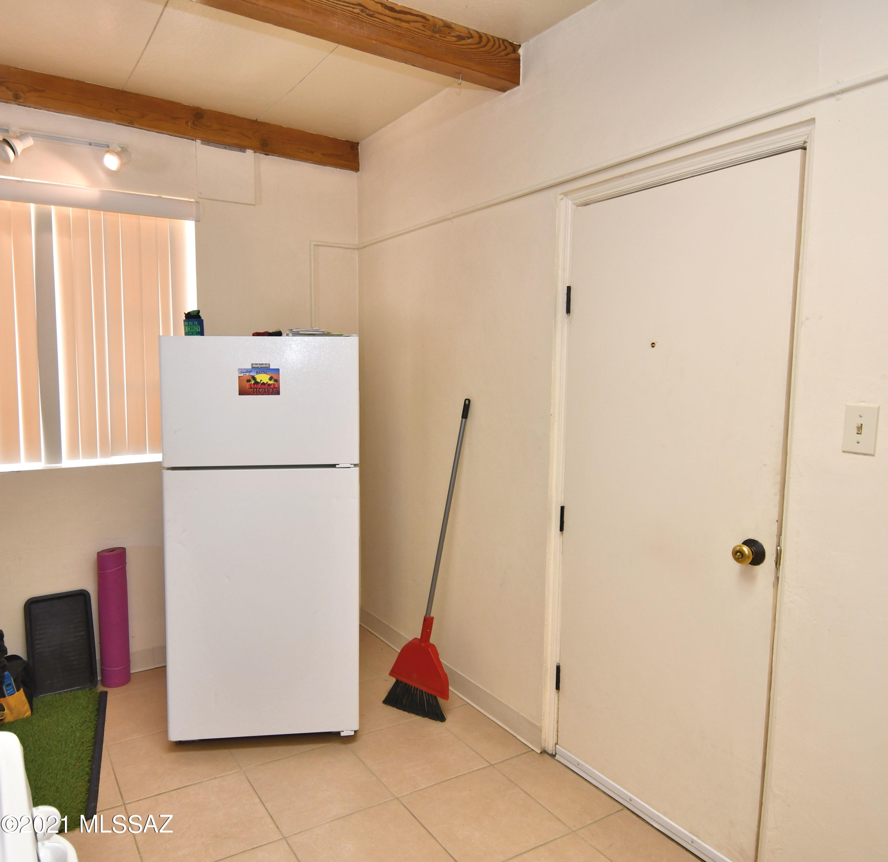 1259/1261 W Roller Coaster Road