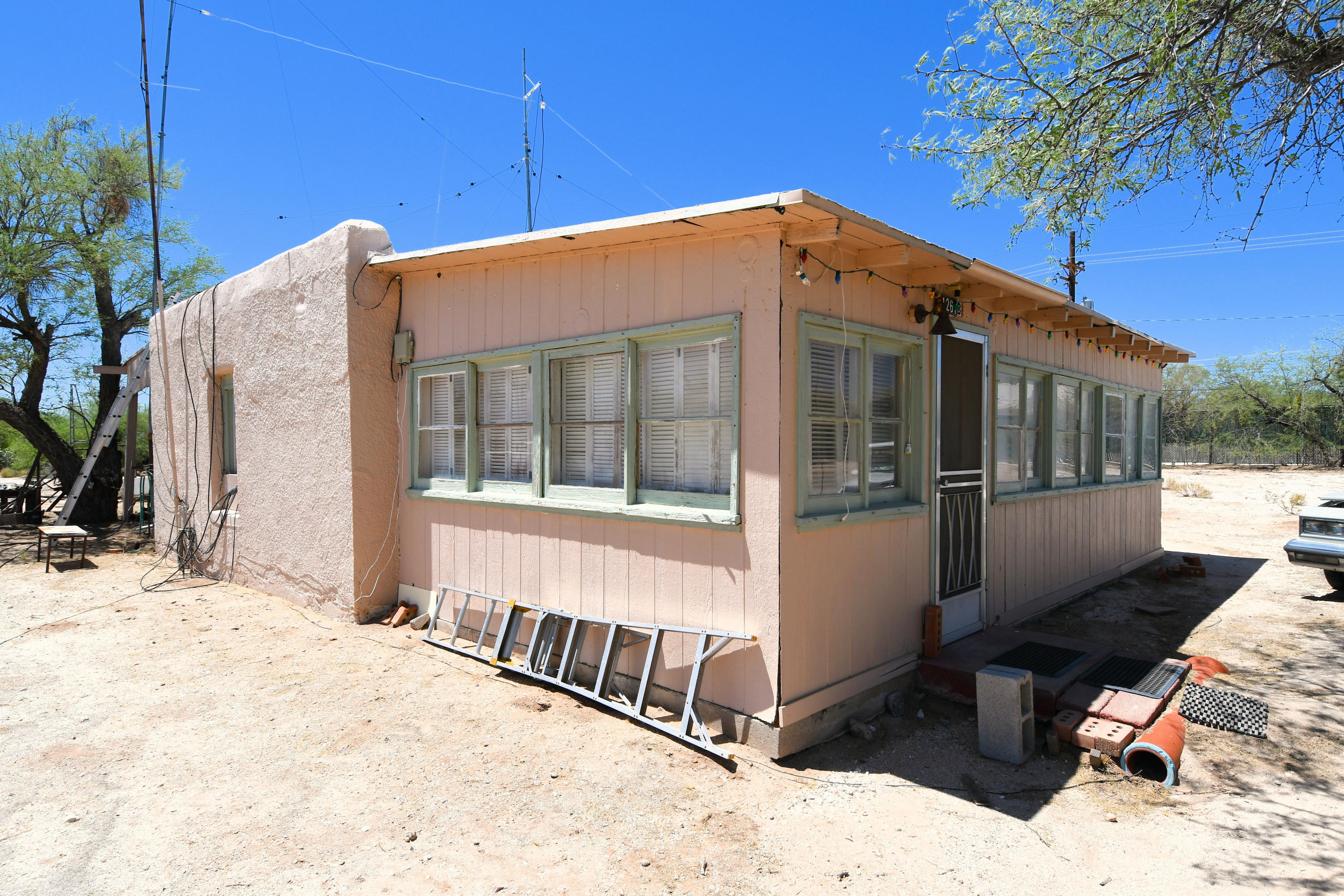 1259/1261 W Roller Coaster Road