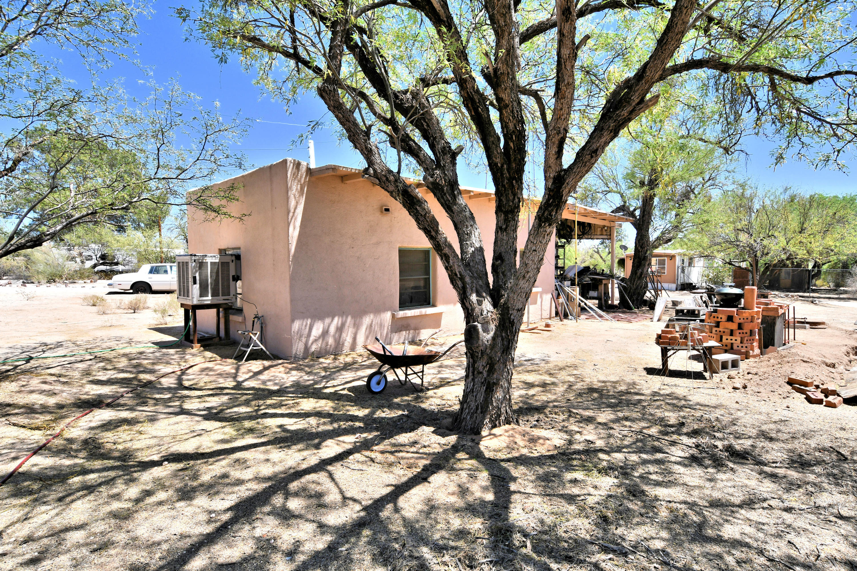 1259/1261 W Roller Coaster Road