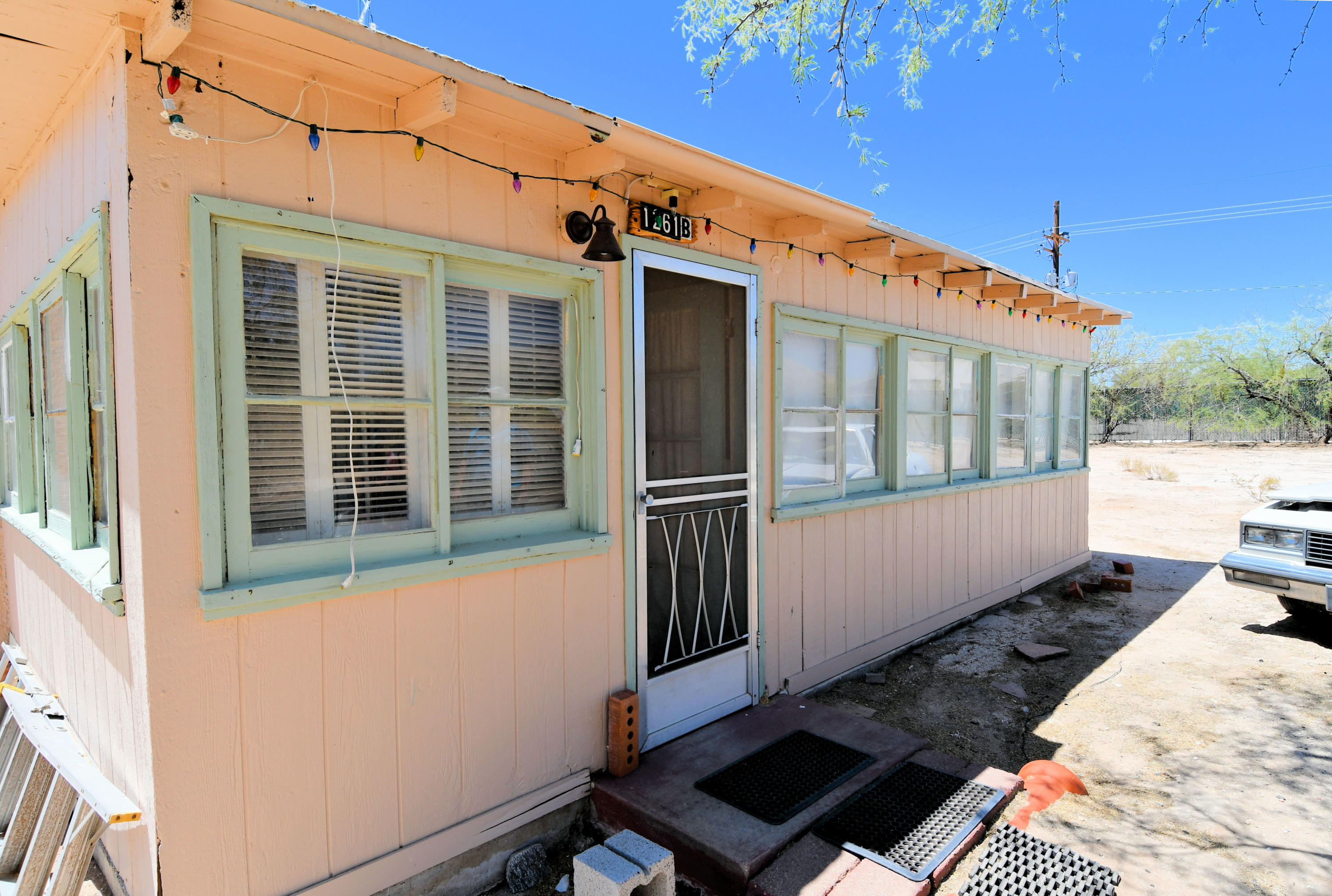 1259/1261 W Roller Coaster Road