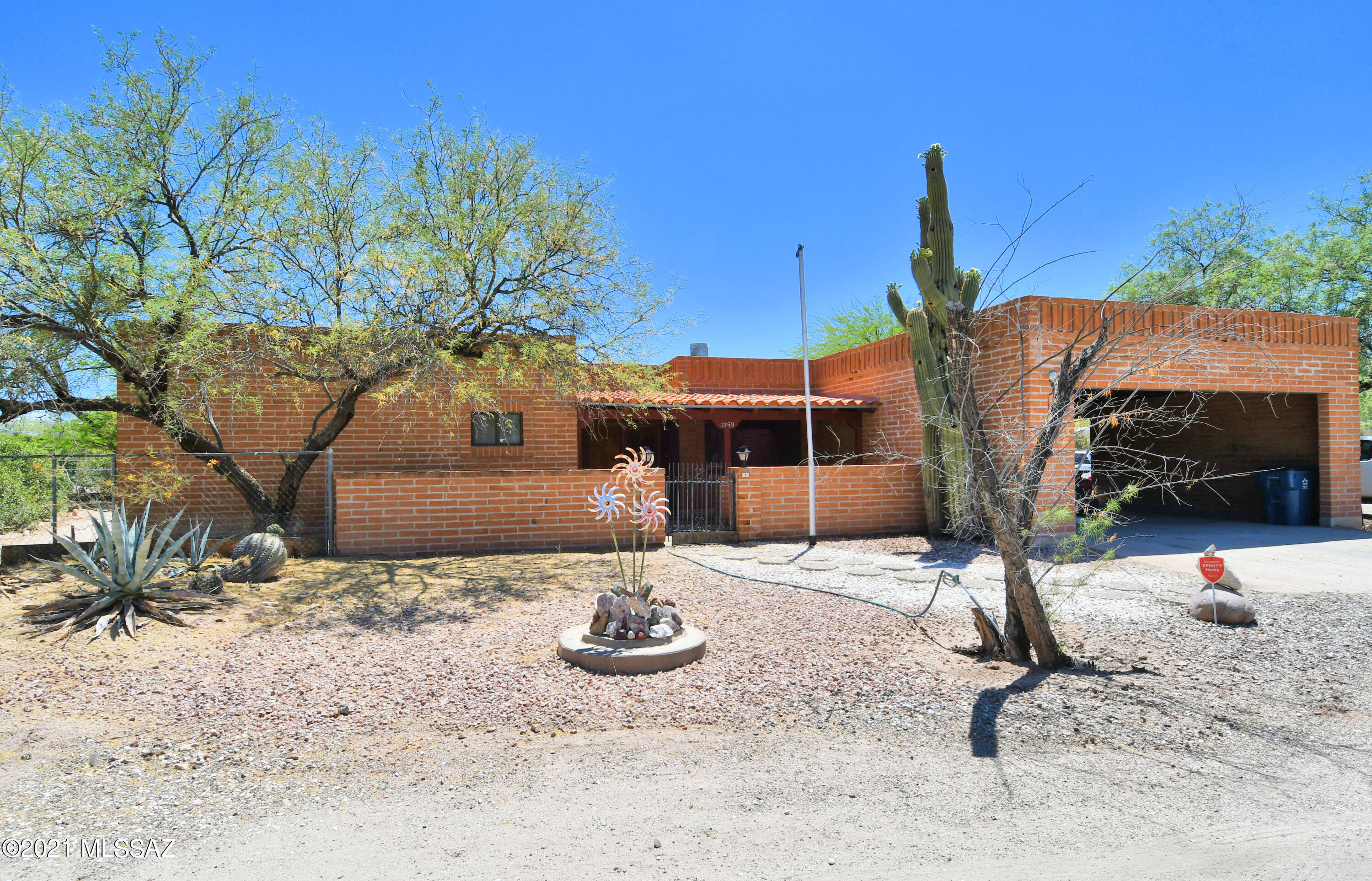 1259/1261 W Roller Coaster Road
