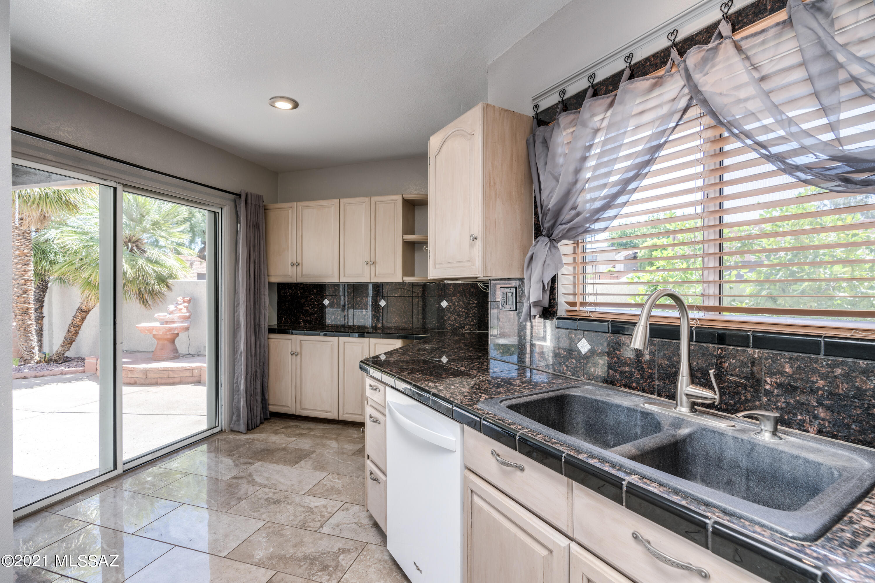 7574 E Camino de Querabi