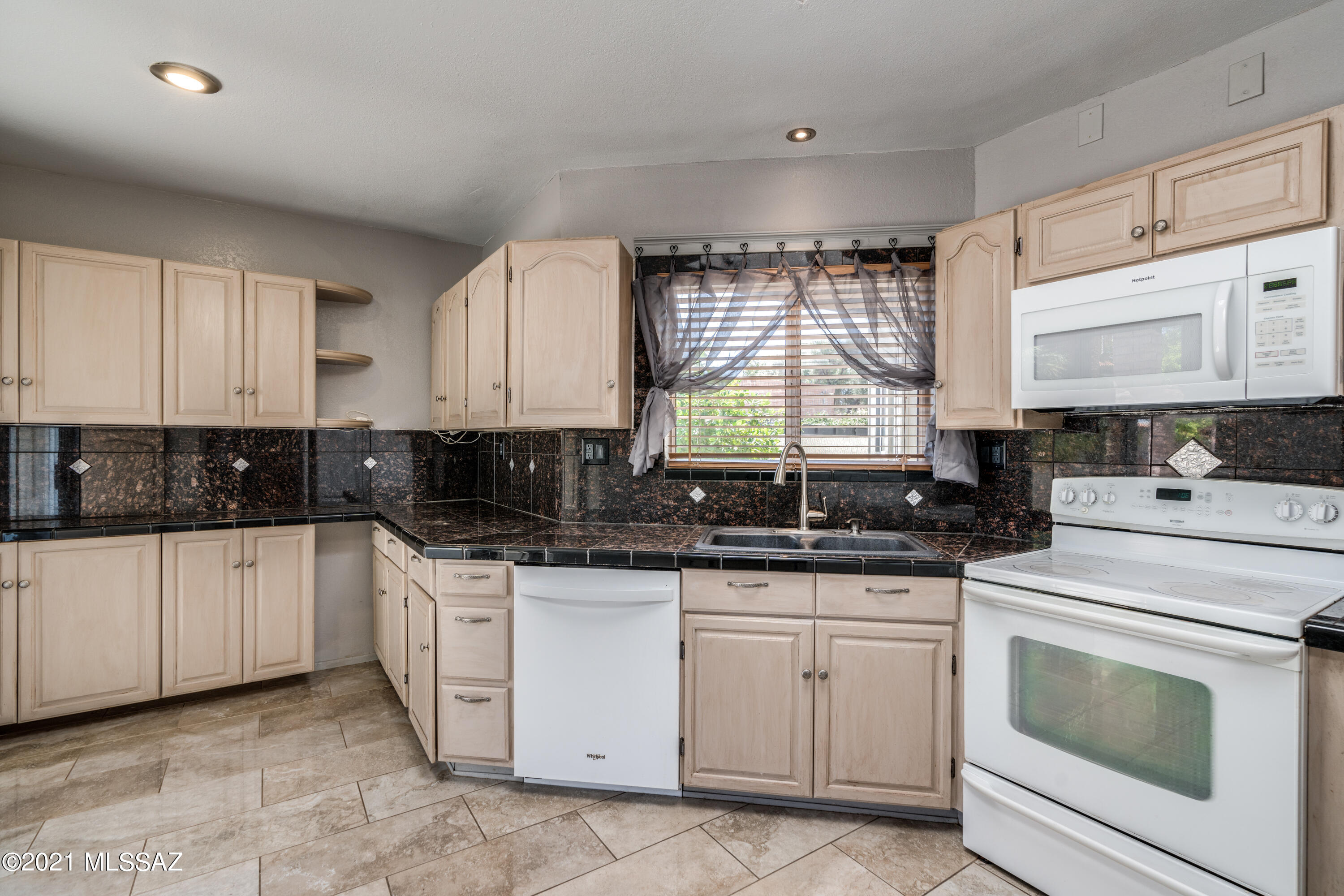 7574 E Camino de Querabi