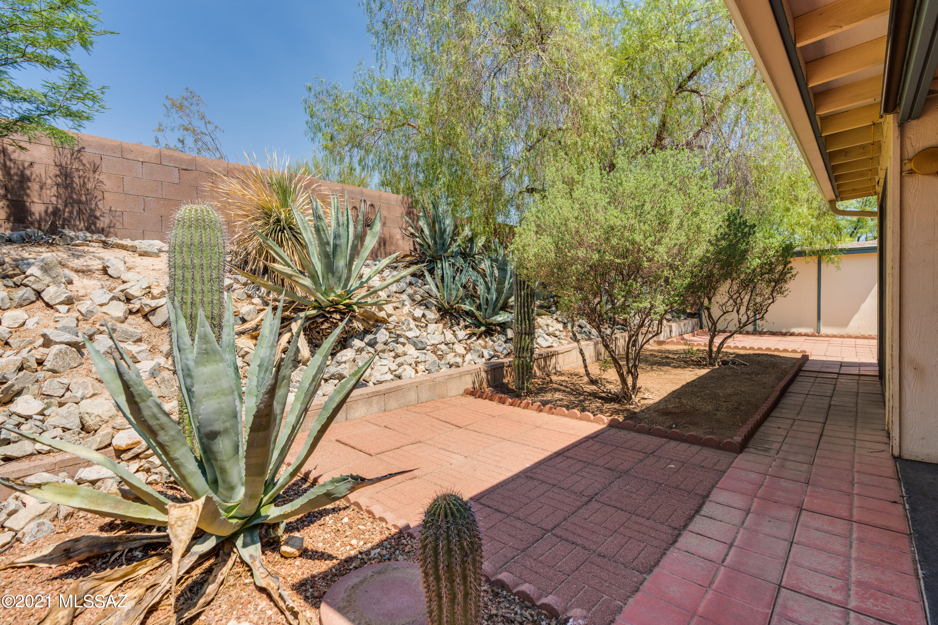 496 S Pemberton Avenue