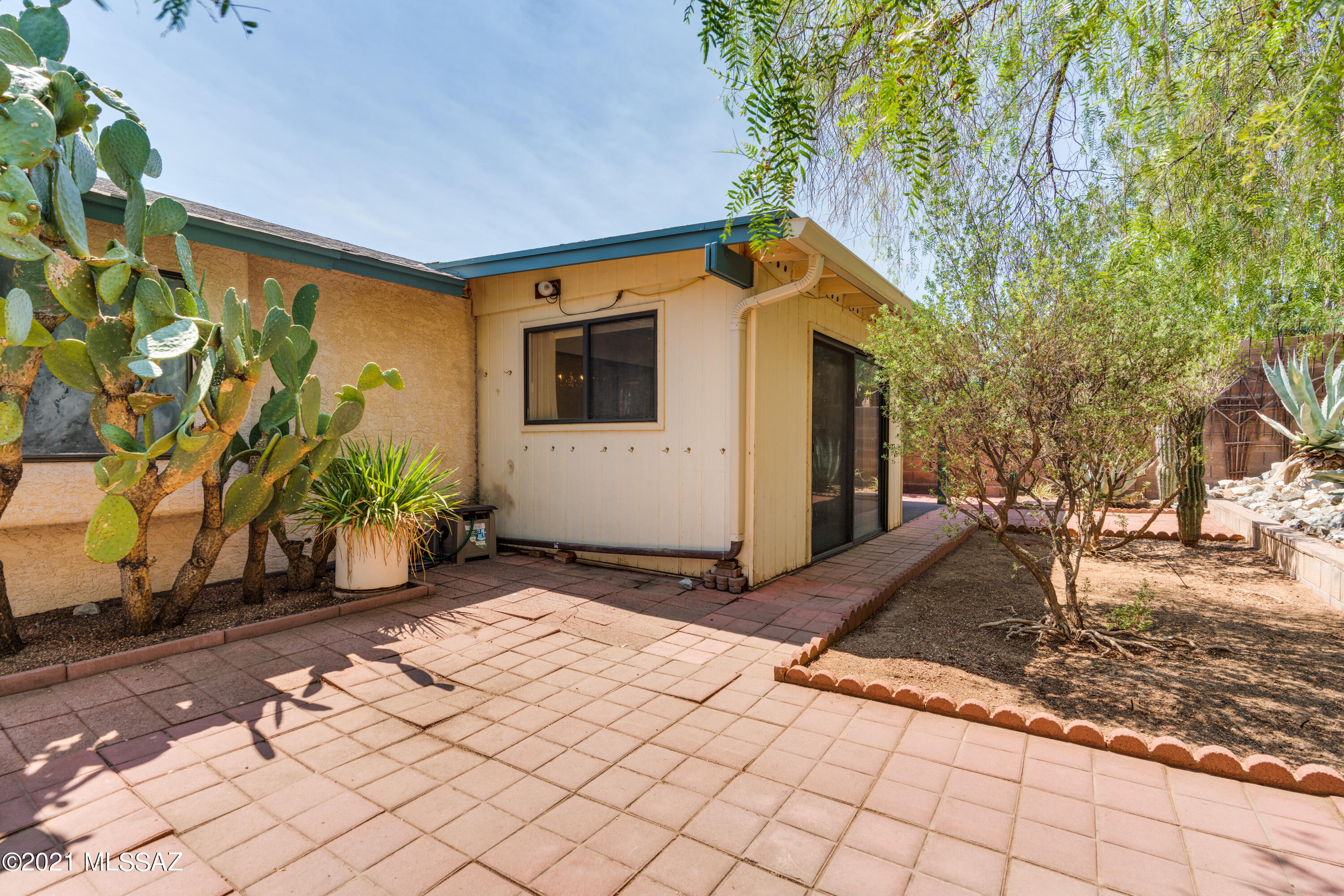 496 S Pemberton Avenue